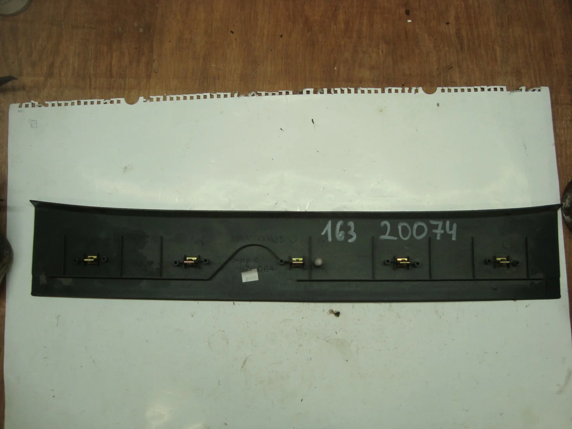 Накладка потолка Mercedes-Benz W163 A1636900025 - миниатюра 2