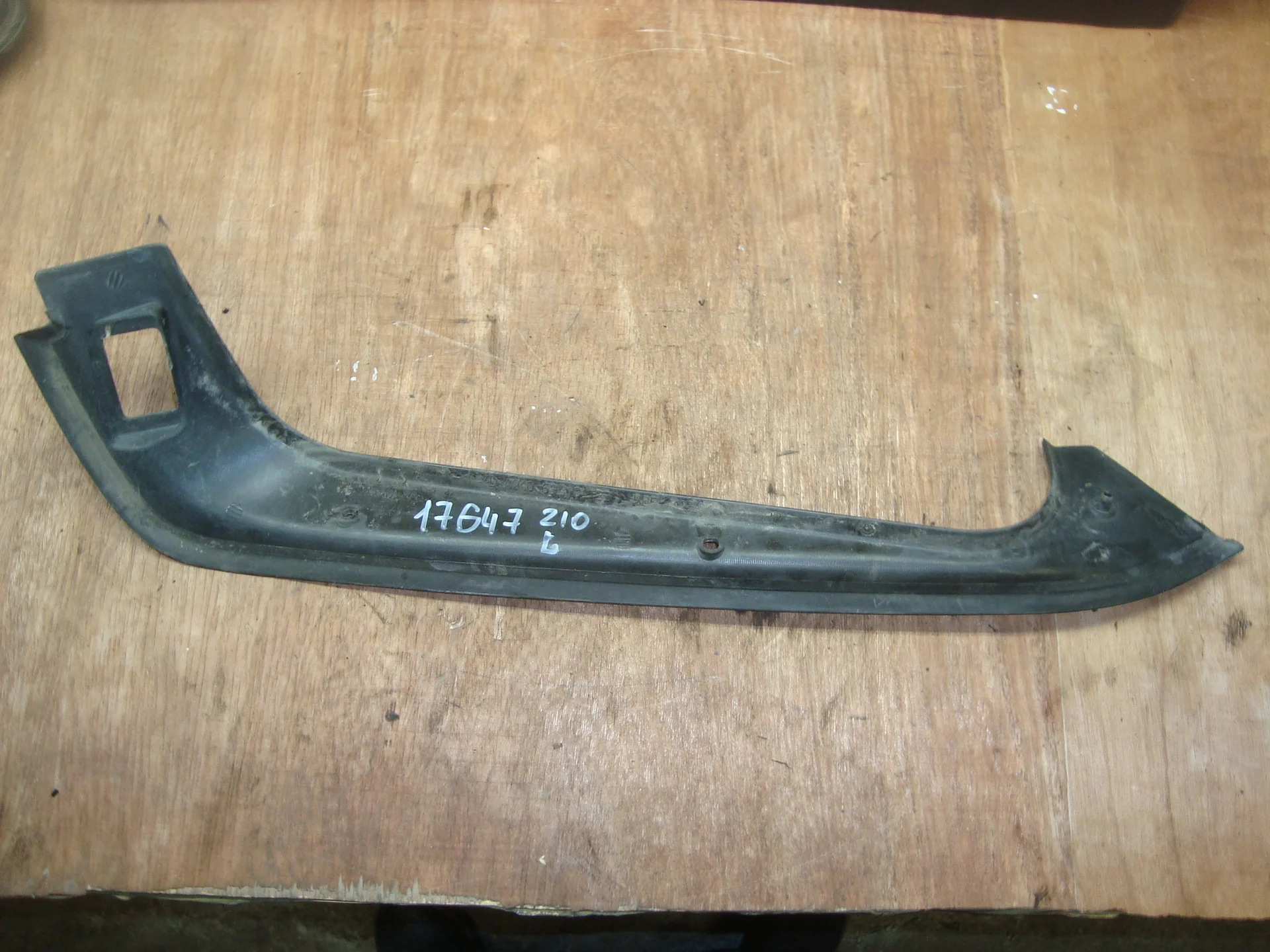 Водосток багажника левый Mercedes-Benz W210 112 A2106930133 - миниатюра 2