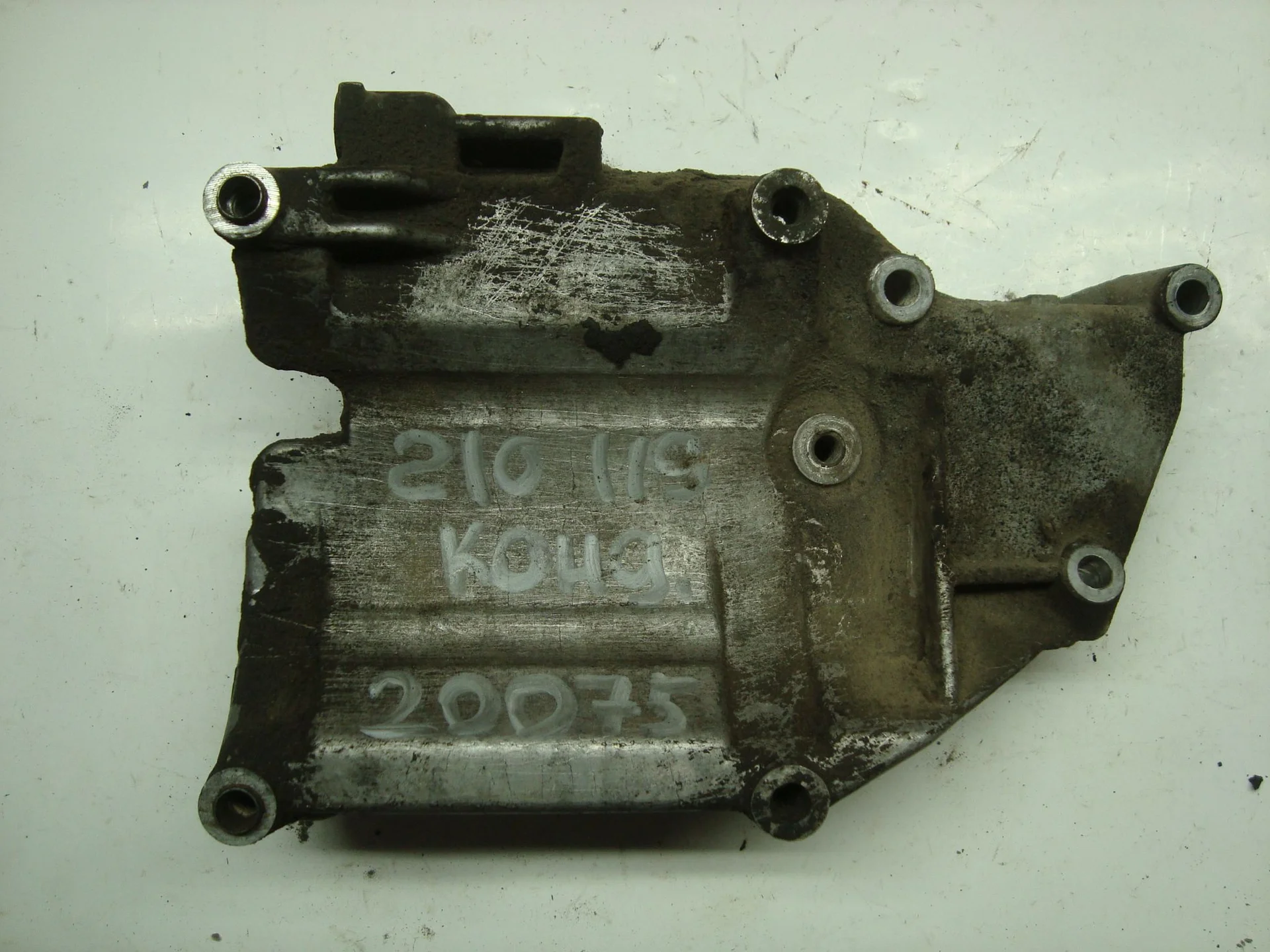 Кронштейн компрессора кондиционера Mercedes-Benz W210 119 A1192363130 - изображение 1