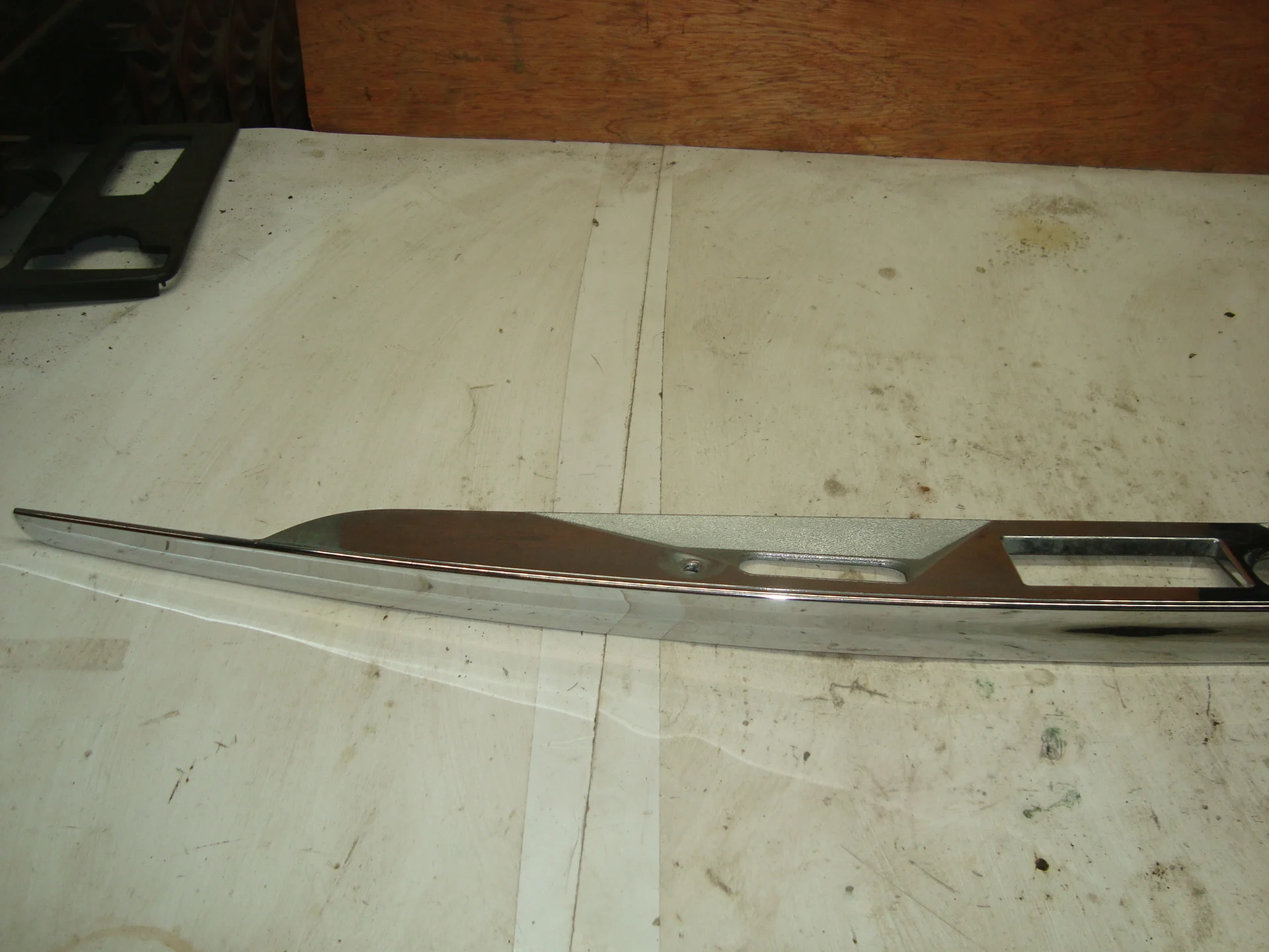 Накладка крышки багажника Mercedes-Benz C219  A2197580002 - миниатюра 3
