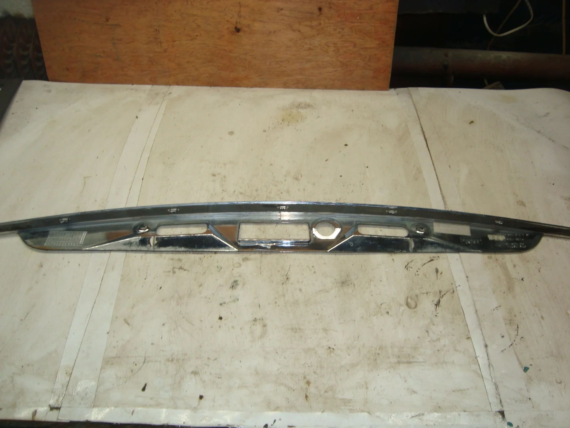 Накладка крышки багажника Mercedes-Benz C219  A2197580002 - миниатюра 5