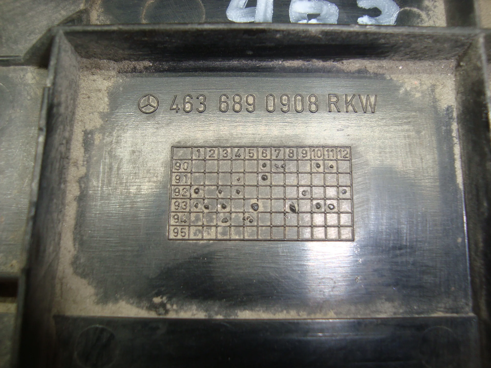 Накладка торпедо боковая левая Mercedes-Benz W463 A4636890908 - миниатюра 3
