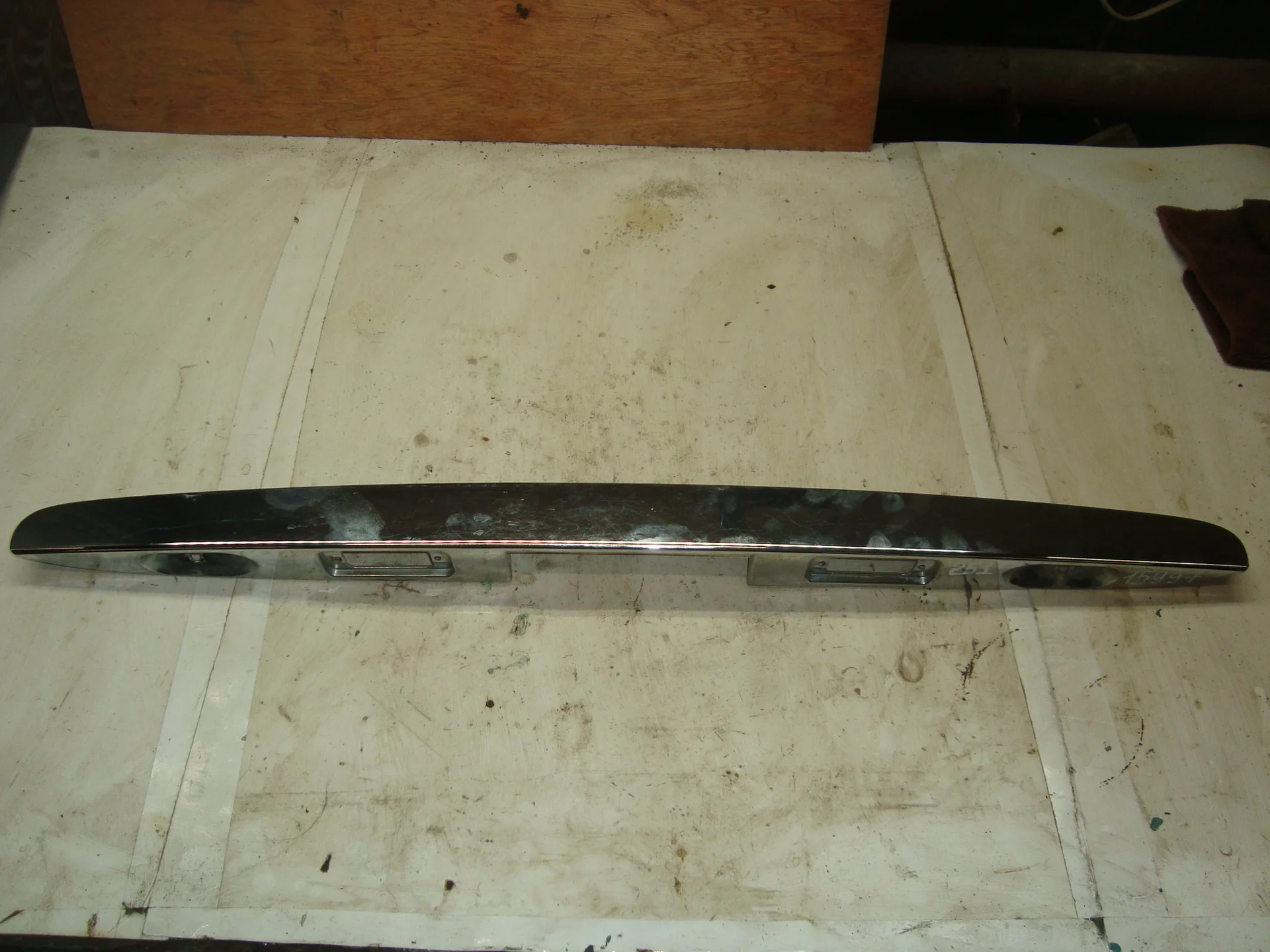 Накладка крышки багажника Mercedes-Benz W251 A2517400693 - изображение 1