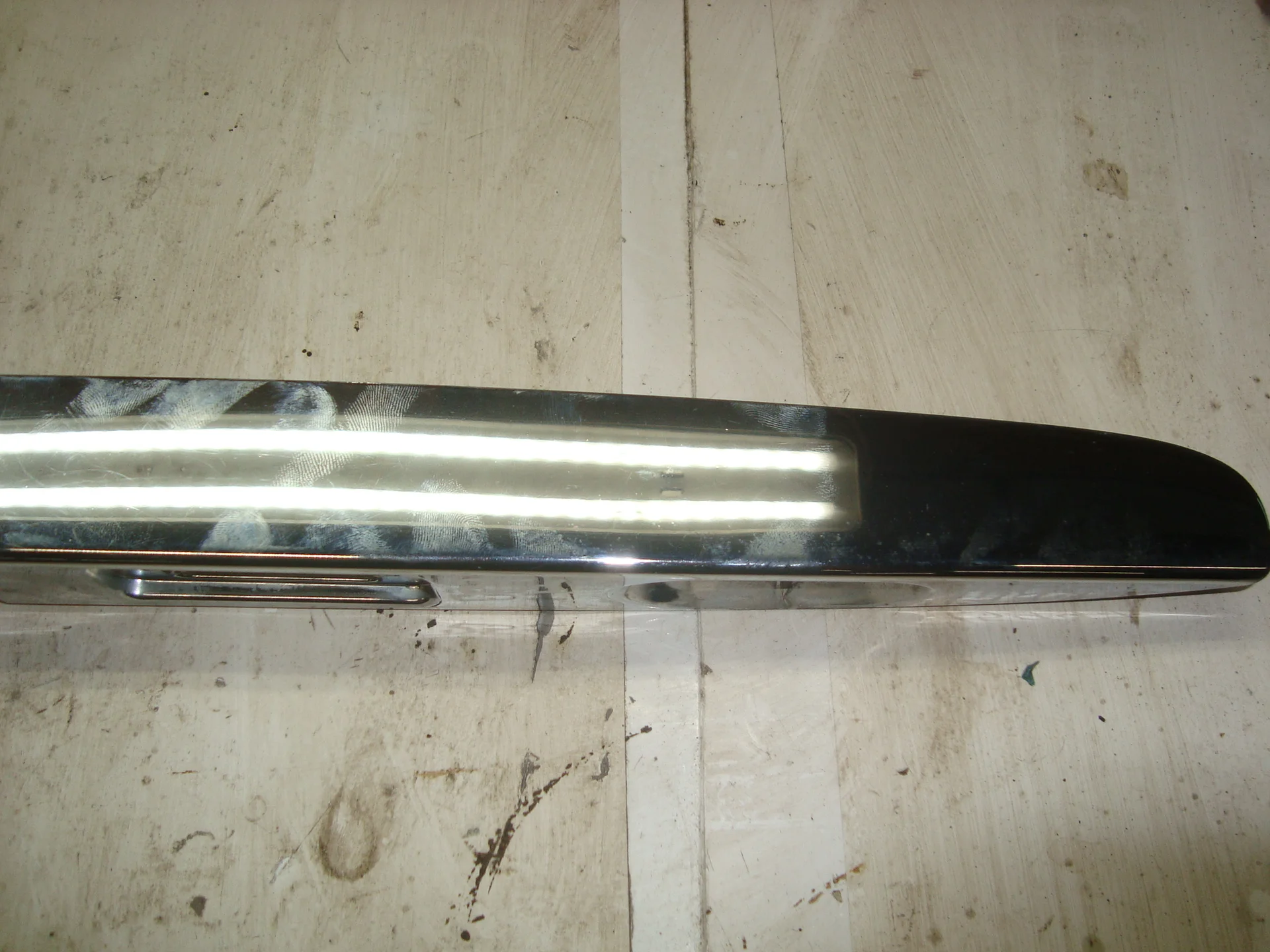 Накладка крышки багажника Mercedes-Benz W251 A2517400693 - миниатюра 2