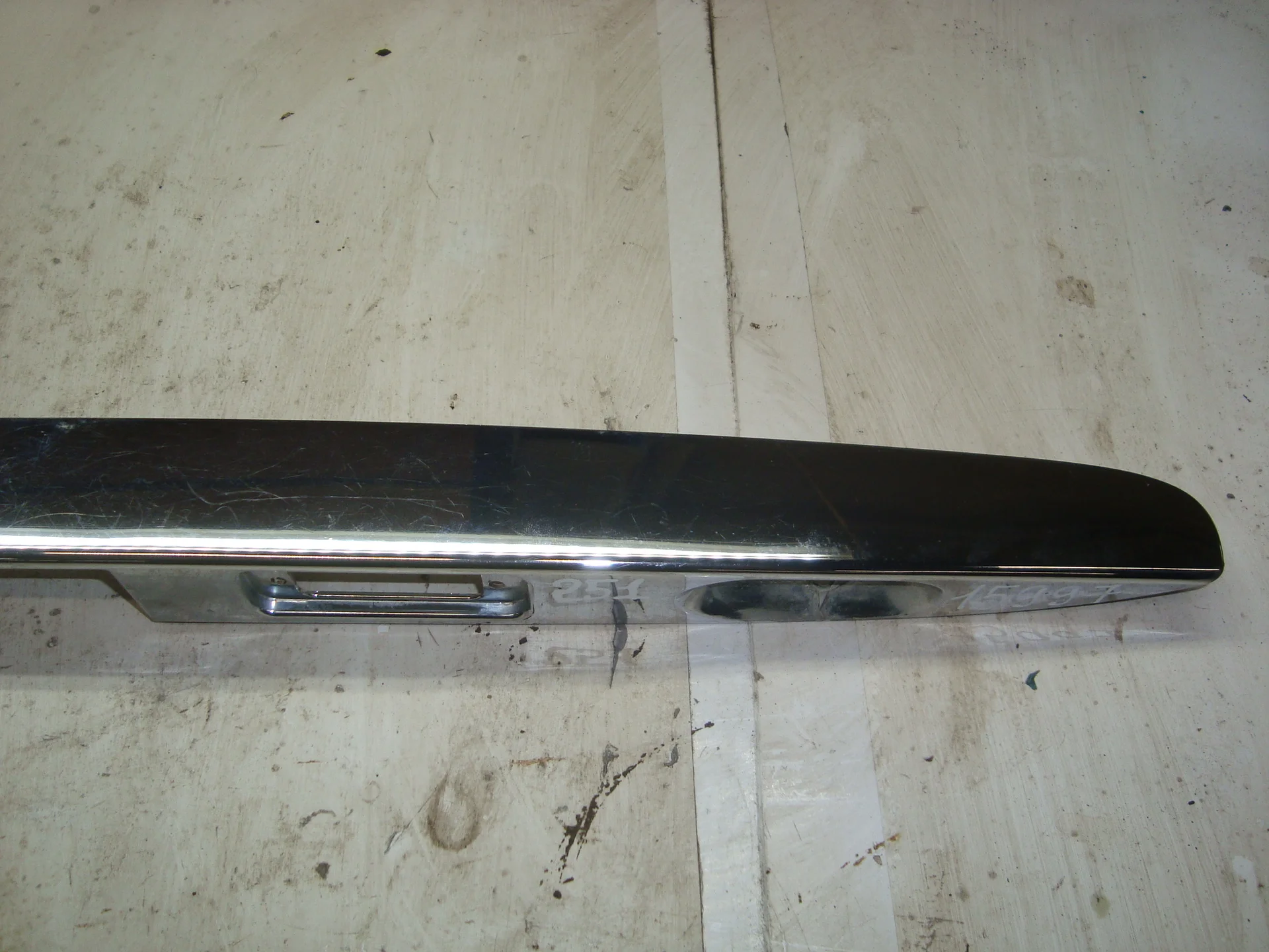 Накладка крышки багажника Mercedes-Benz W251 A2517400693 - миниатюра 3
