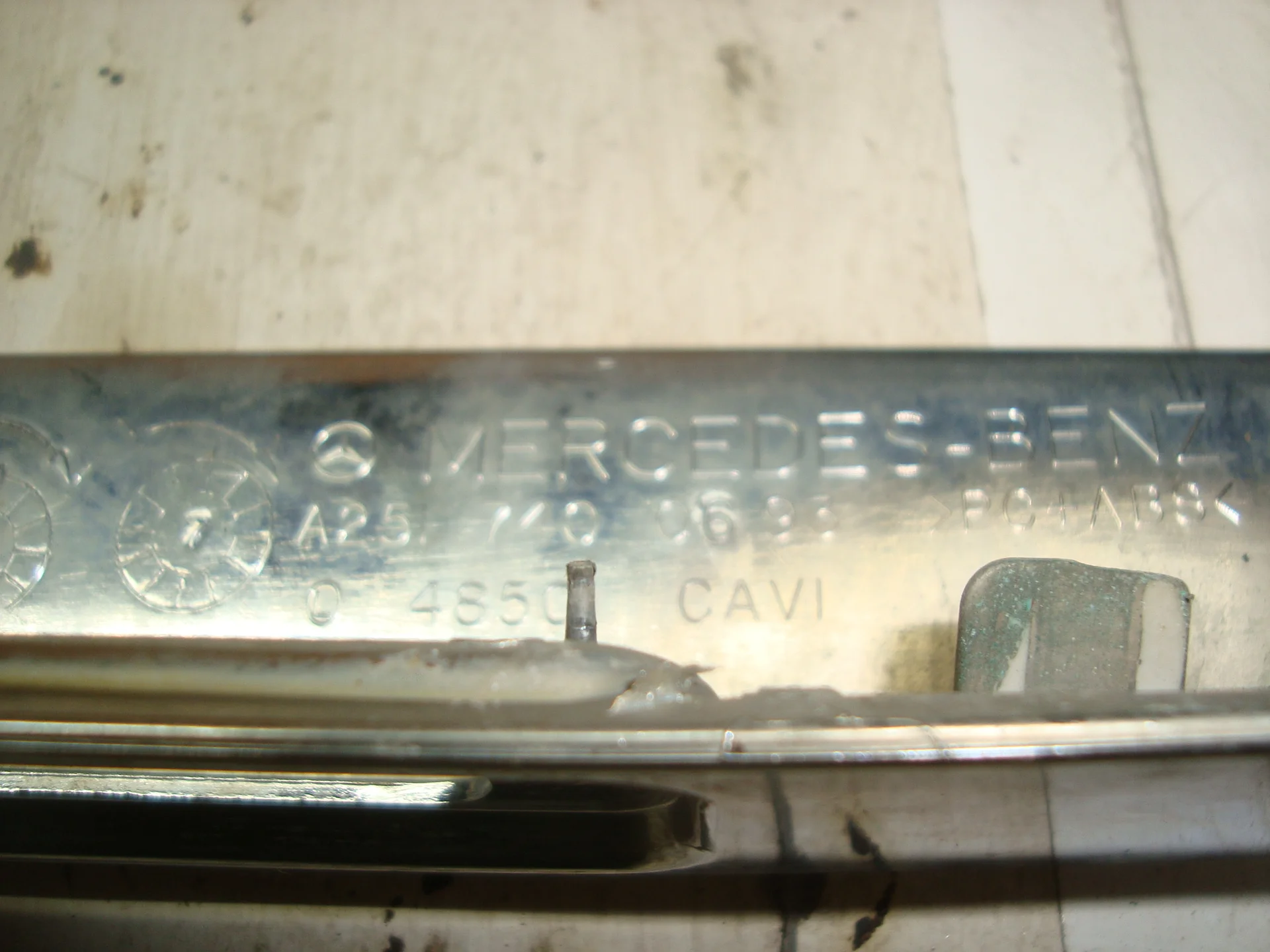 Накладка крышки багажника Mercedes-Benz W251 A2517400693 - миниатюра 9
