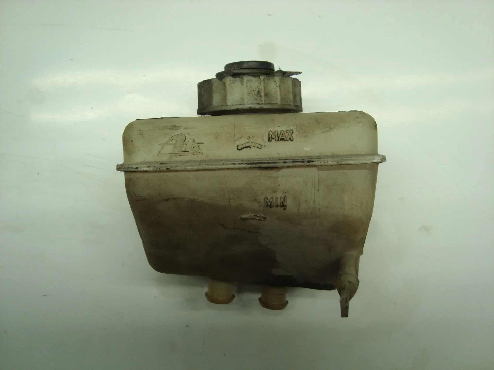 Бачок главного тормозного цилиндра Mercedes-Benz W163 112 A0024313402 - изображение 1
