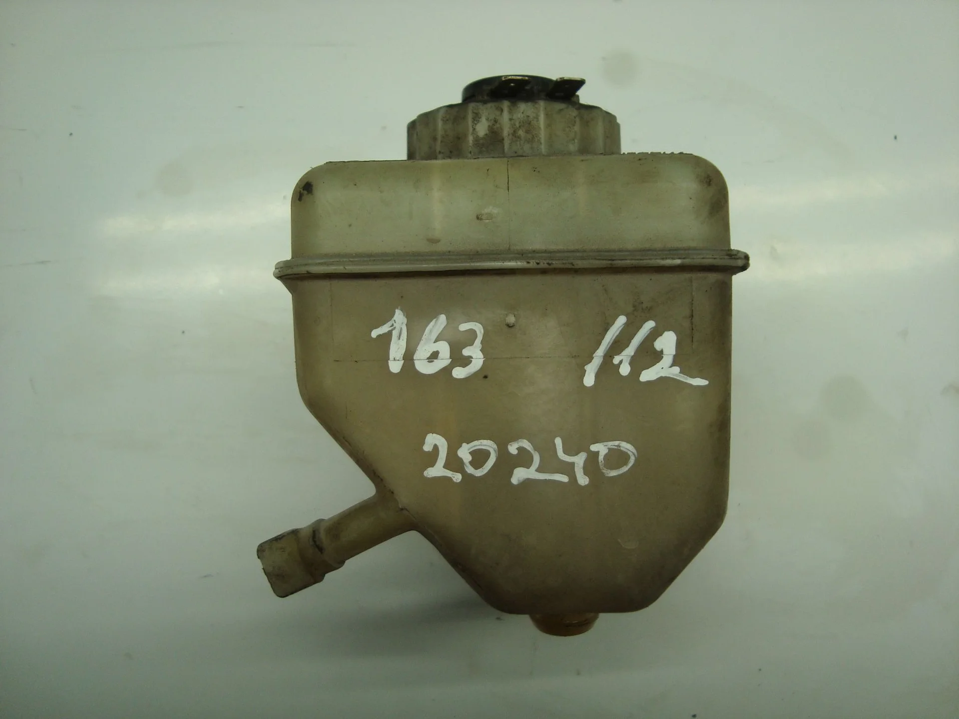 Бачок главного тормозного цилиндра Mercedes-Benz W163 112 A0024313402 - миниатюра 2