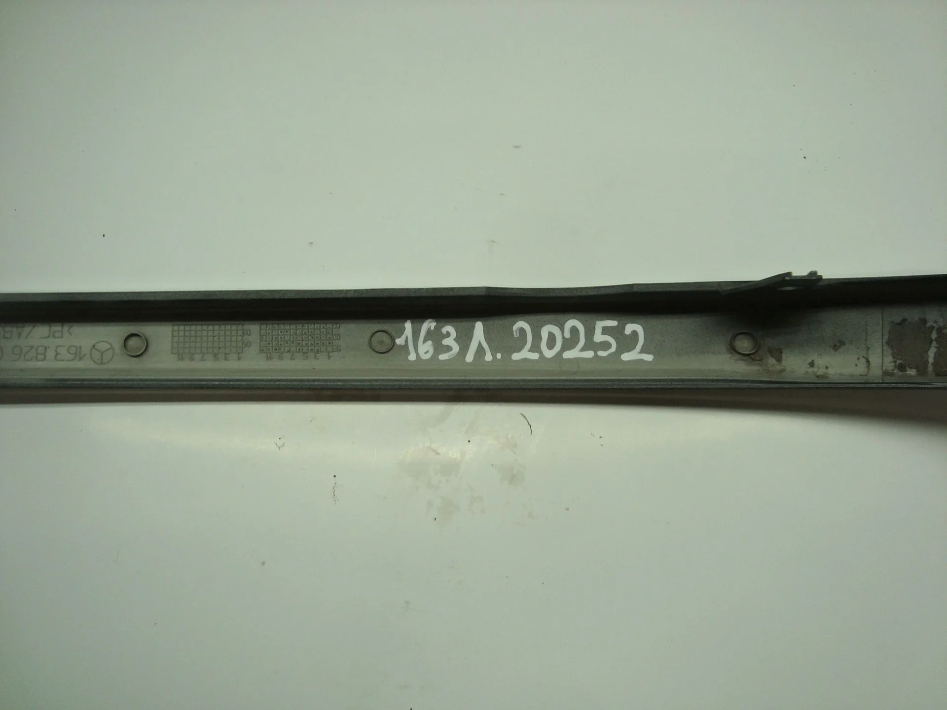 Накладка под левую фару Mercedes-Benz W163 112 A1638260177 - миниатюра 2