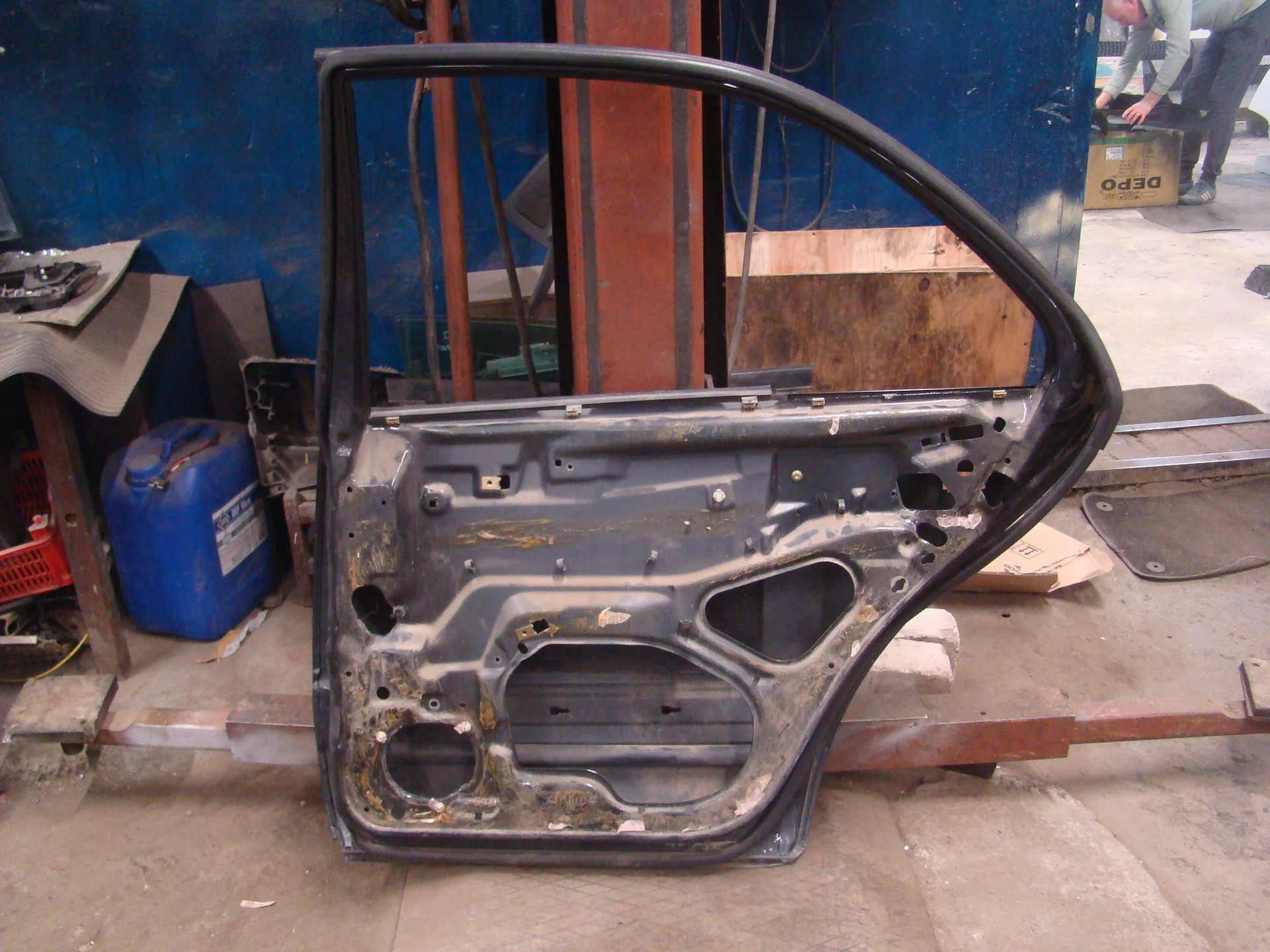 Дверь боковая задняя правая Mercedes-Benz W210 112 A2107302405 - миниатюра 2