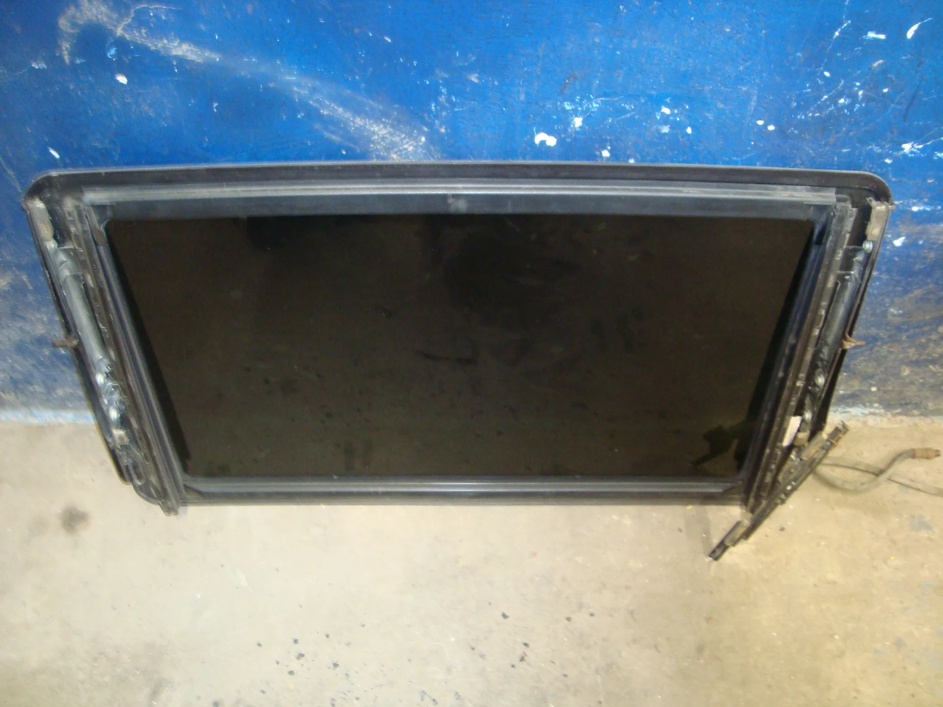 Стекло люка Mercedes-Benz W210 119 A2107800221 - миниатюра 2
