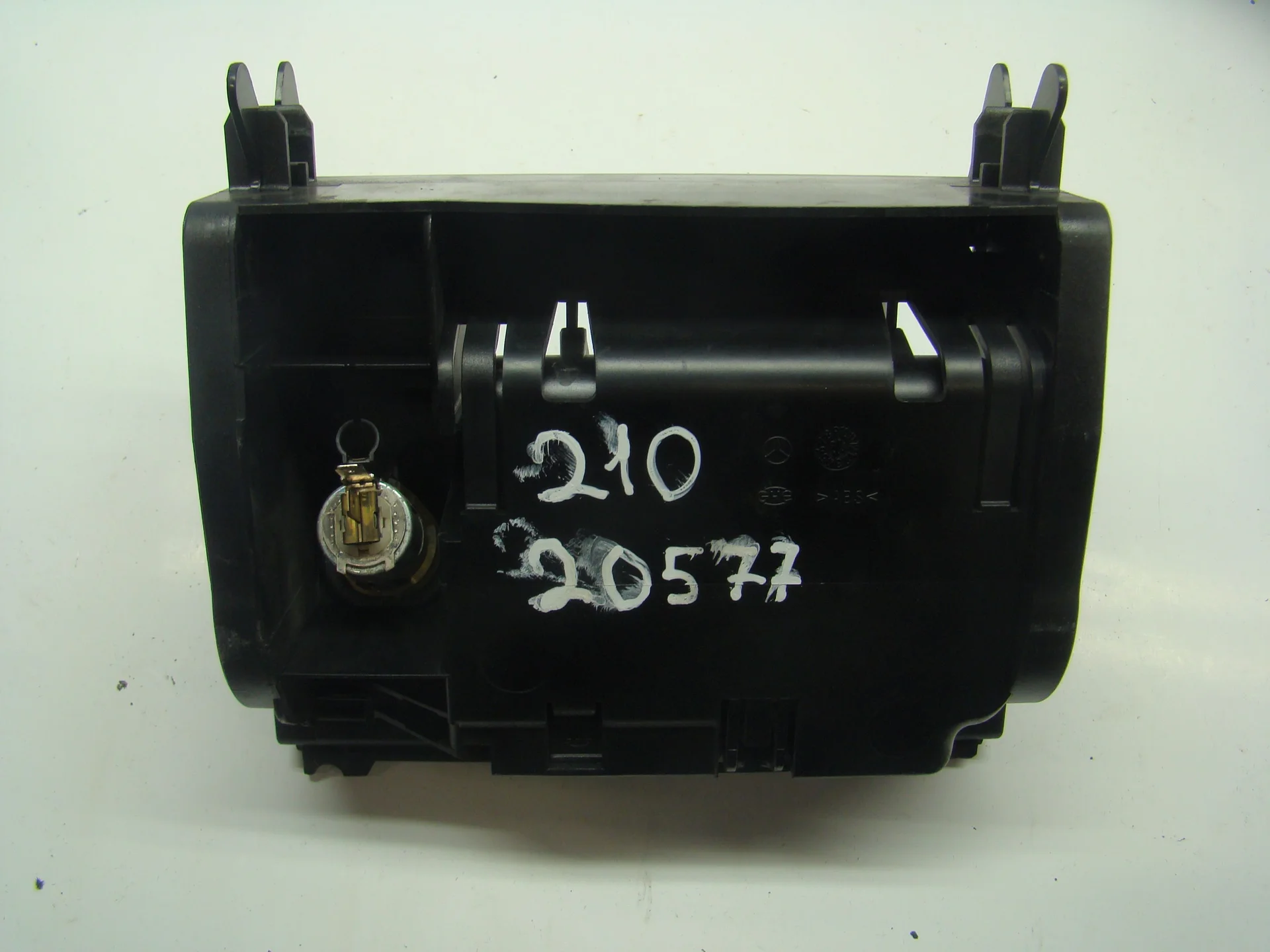 Пепельница передняя Mercedes-Benz W210 112 A2106800252 - миниатюра 3
