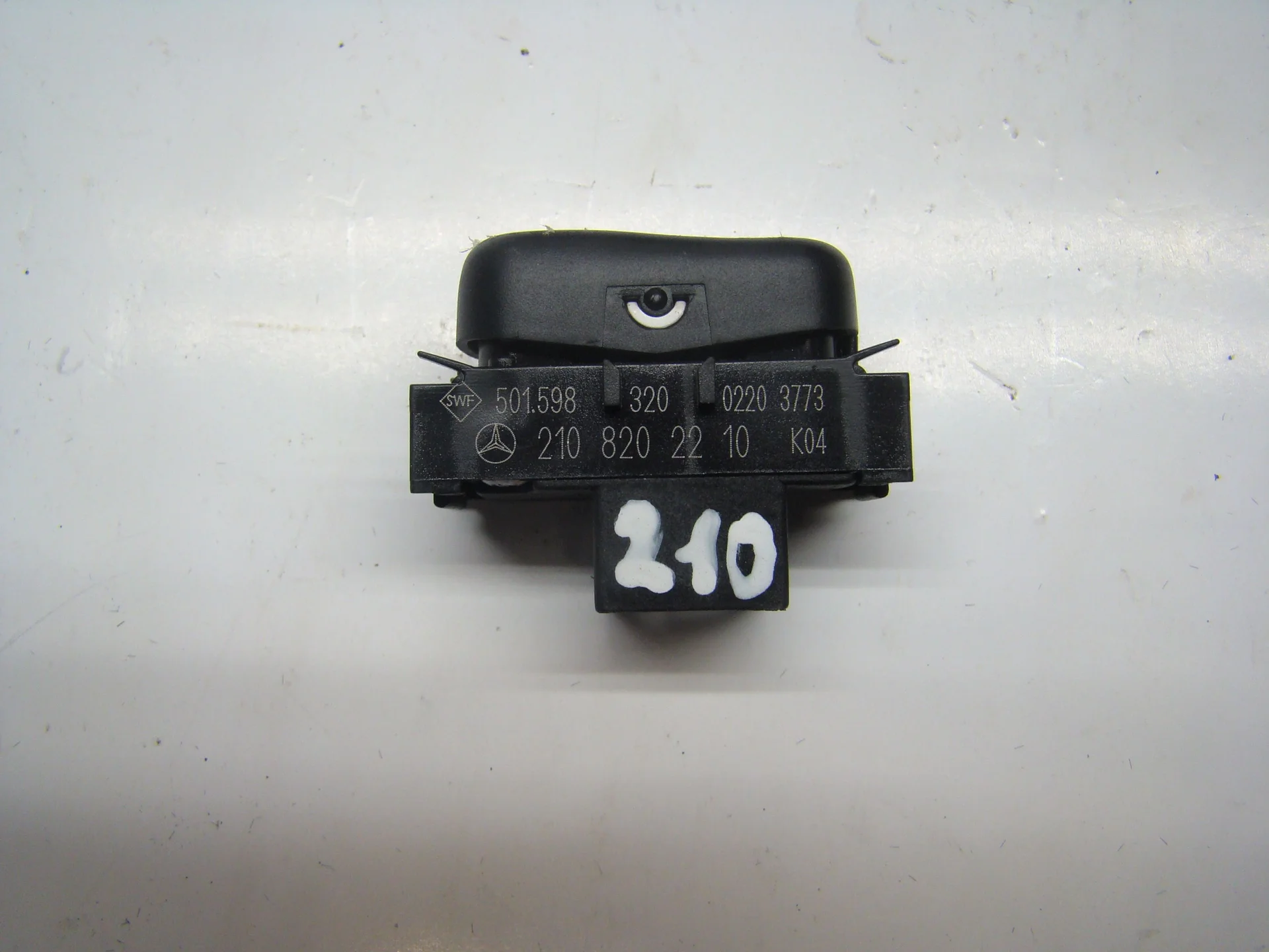 Кнопка фароочистителя Mercedes-Benz W210 112 A2108202210 - миниатюра 2