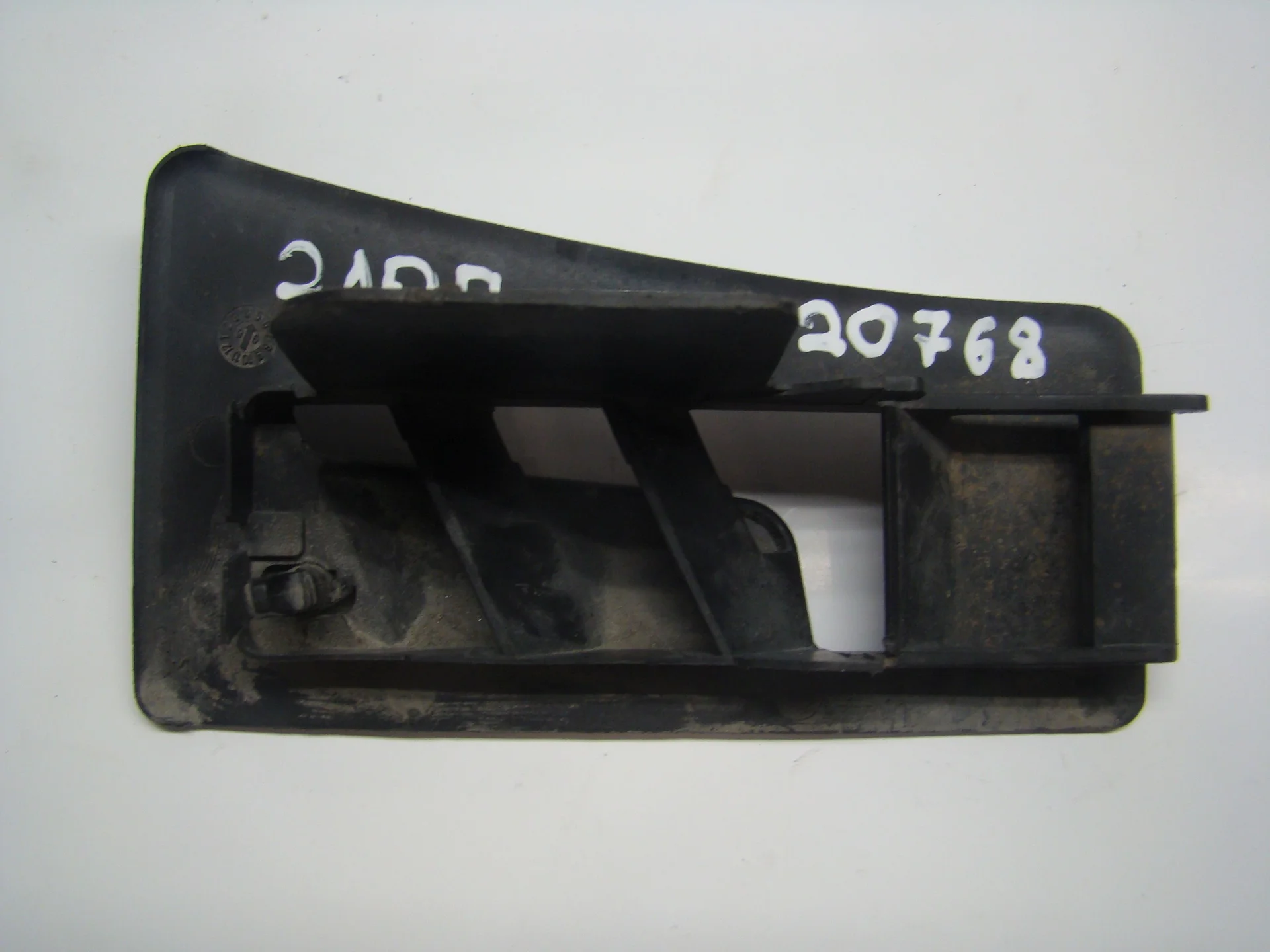 Дефлектор спереди в ноги правый Mercedes-Benz W210 112 A2028300466 - миниатюра 2
