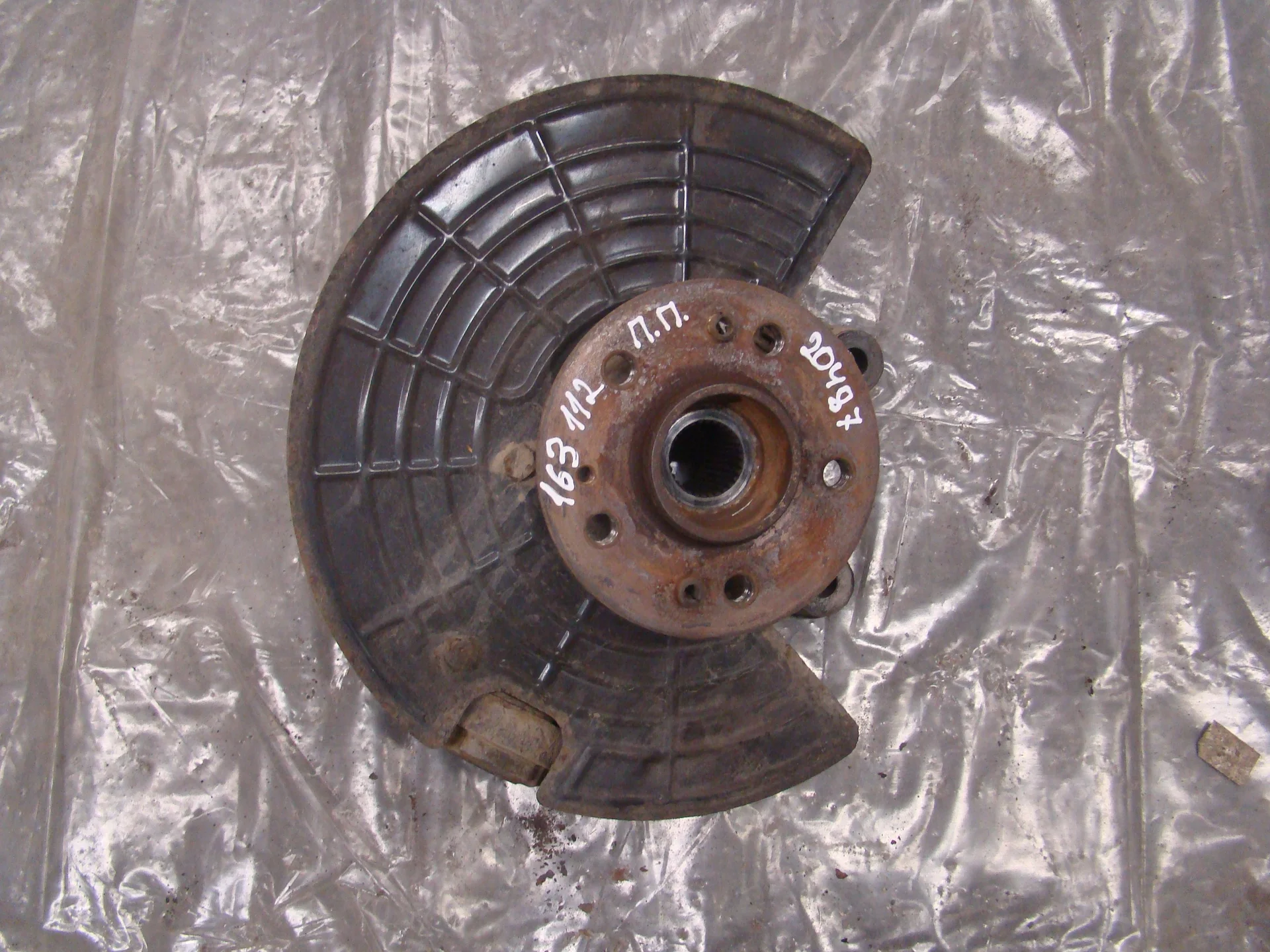 Кулак передний правый Mercedes-Benz W163 112 A1633300520 - изображение 1