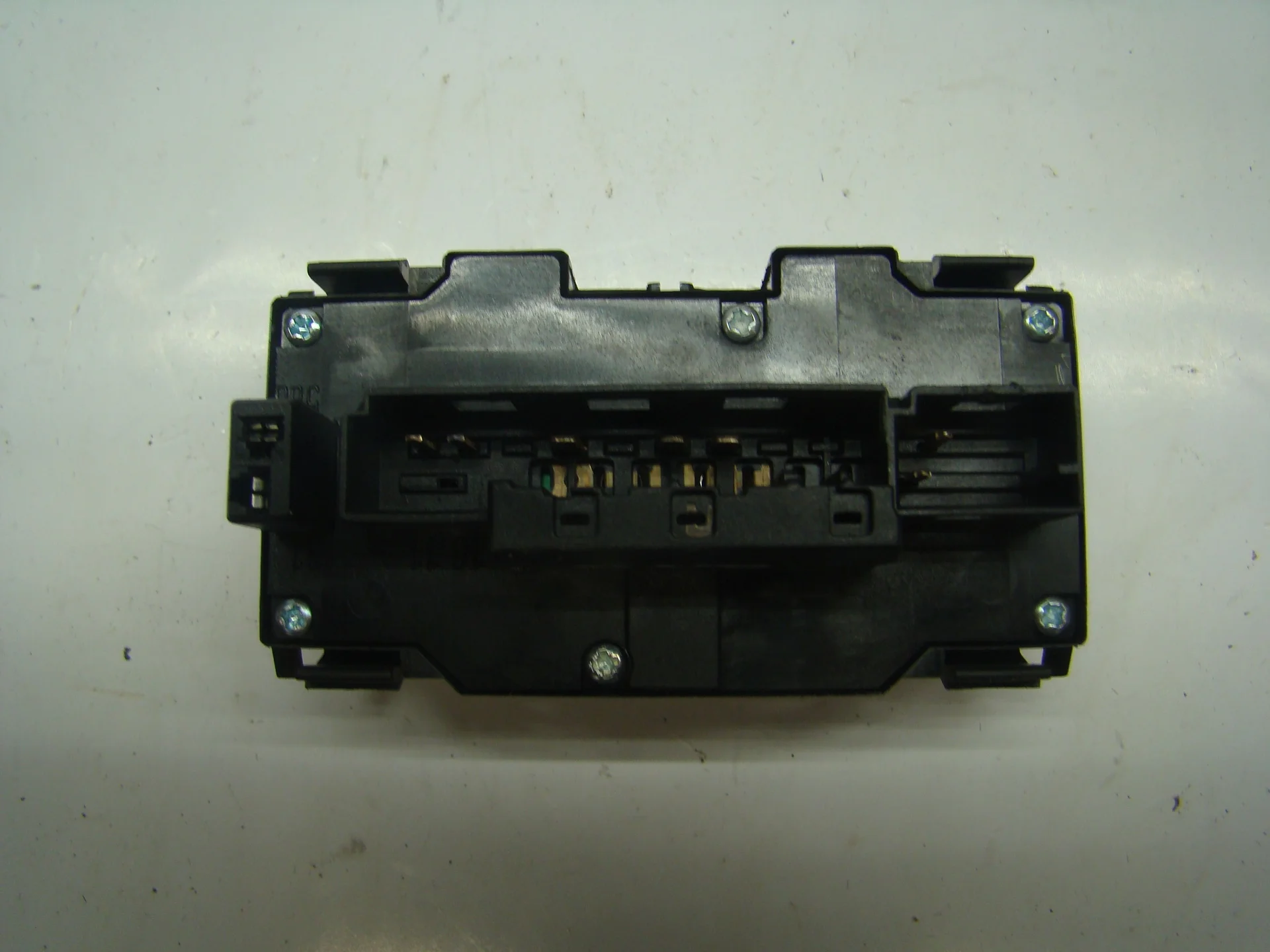 Кнопка аварийной сигнализации Mercedes-Benz W210 112 A2108208010 - миниатюра 2