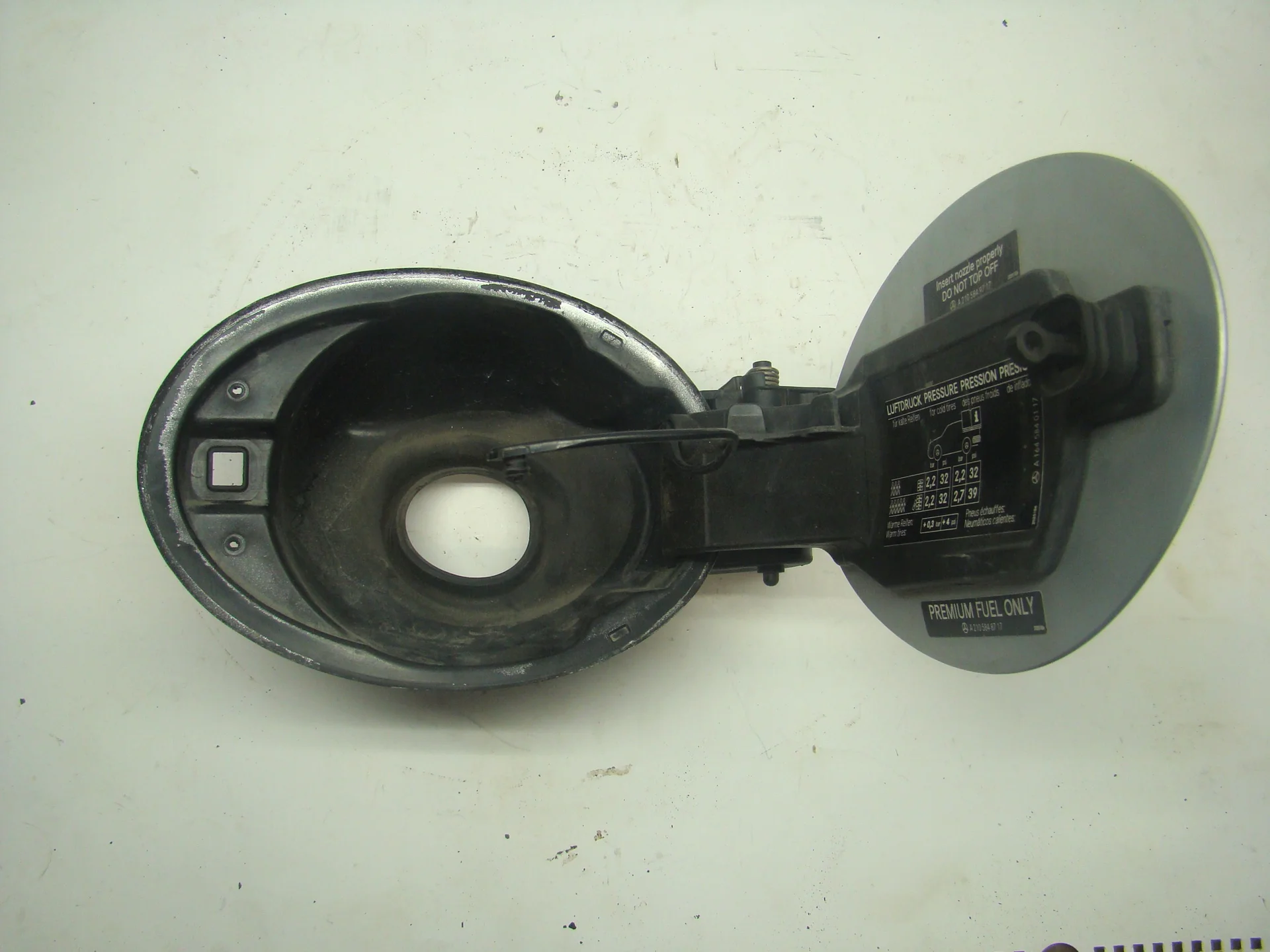 Лючок бензобака Mercedes-Benz W164 272 A1646300267 - миниатюра 3
