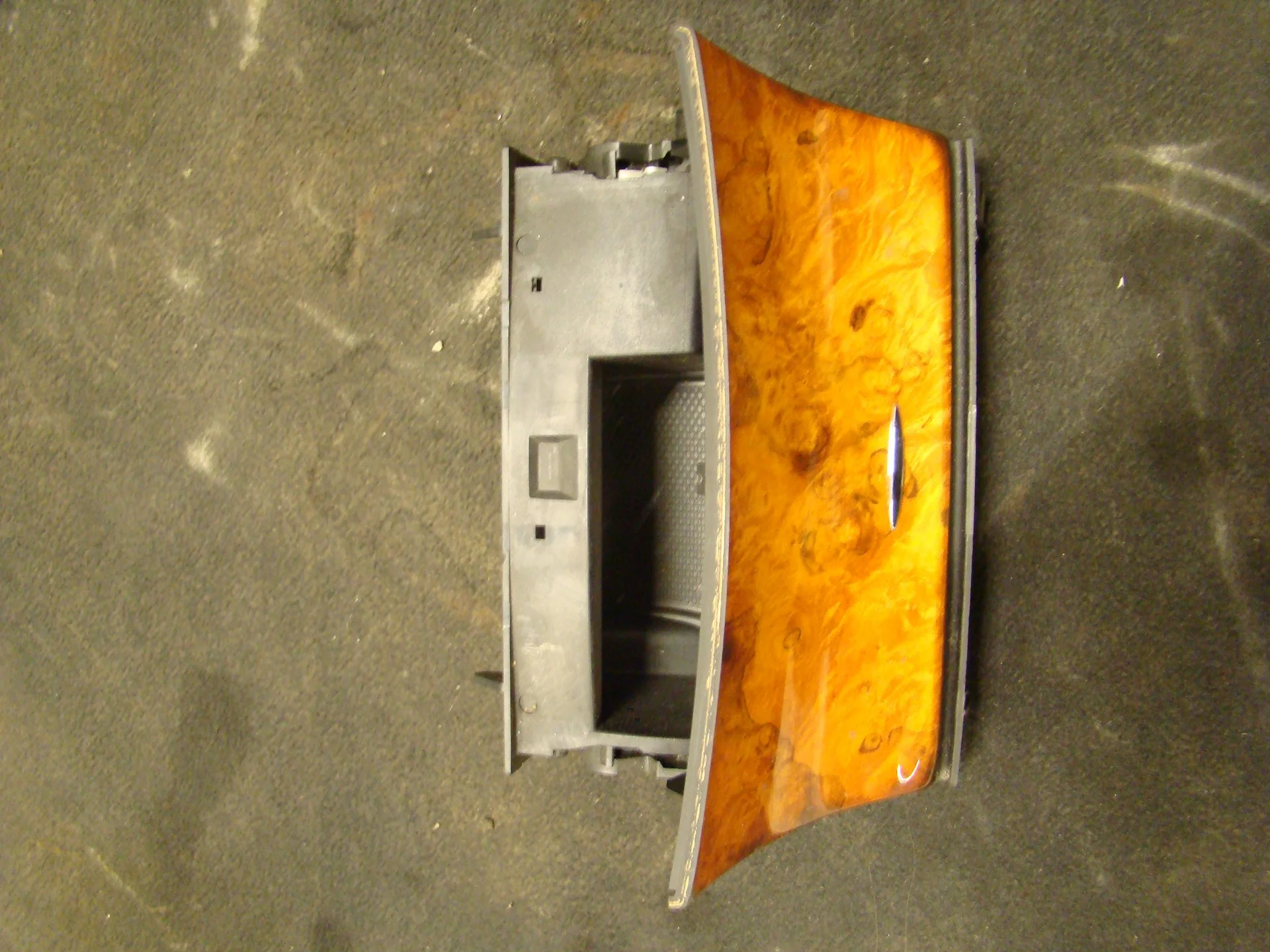 Пепельница передняя Mercedes-Benz W211 А2116802852 - изображение 1