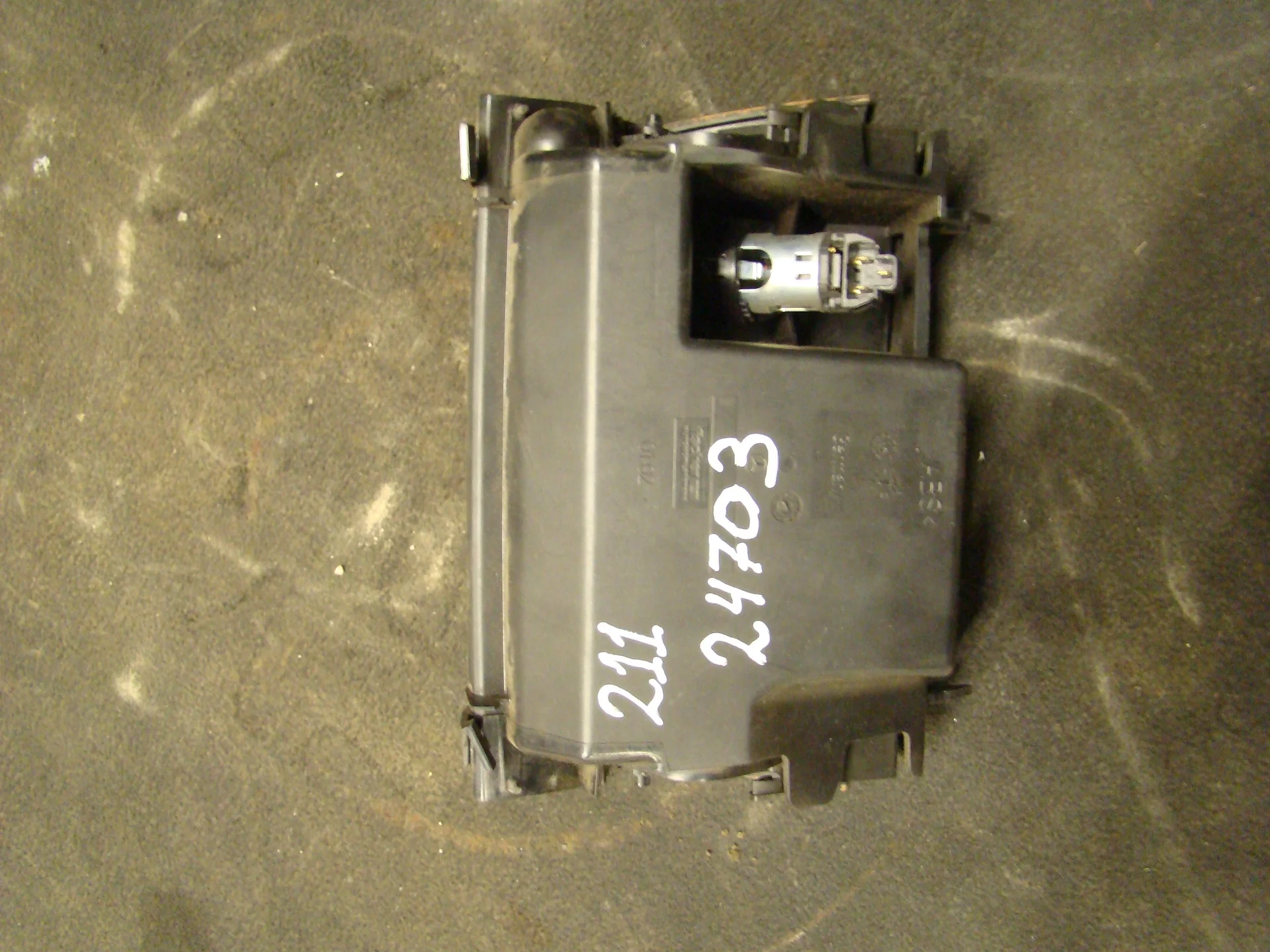 Пепельница передняя Mercedes-Benz W211 А2116802852 - миниатюра 2