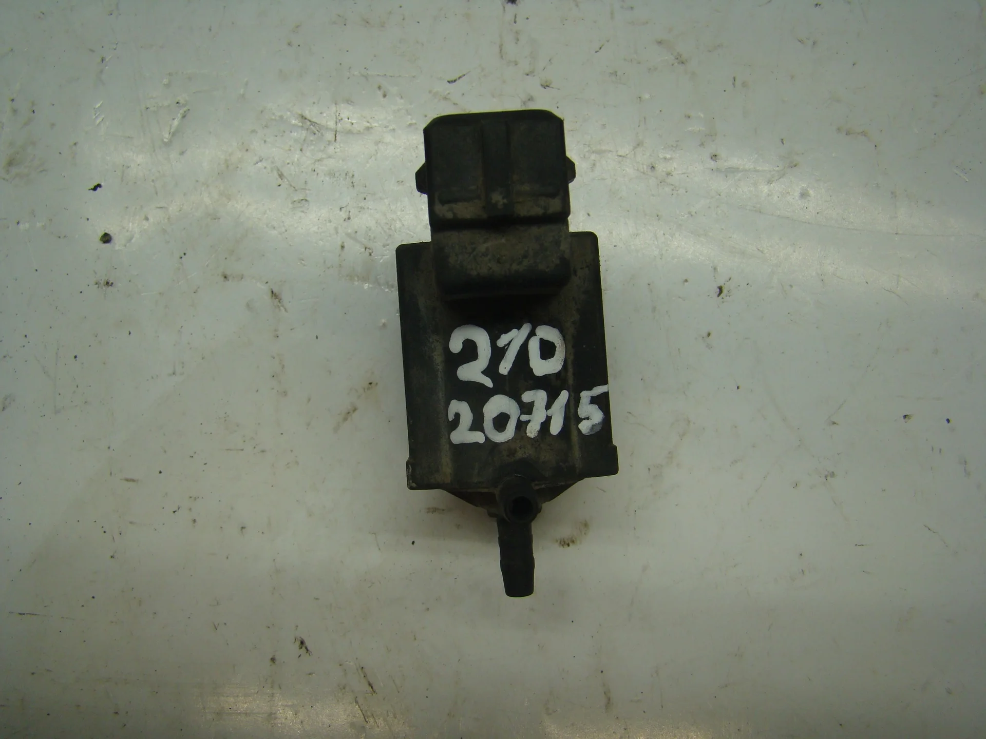 Клапан вакуумный Mercedes-Benz W210 112 A0025401897 - миниатюра 2