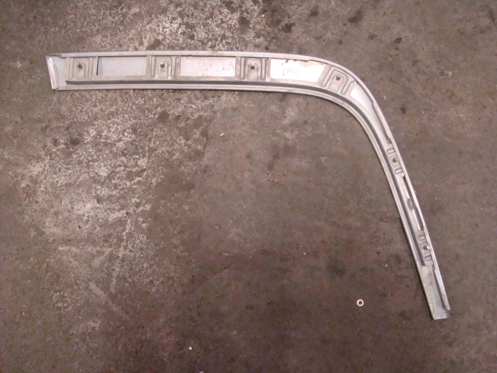 Накладка переднего бампера левая Mercedes-Benz W210 112 A2108800536 - миниатюра 2