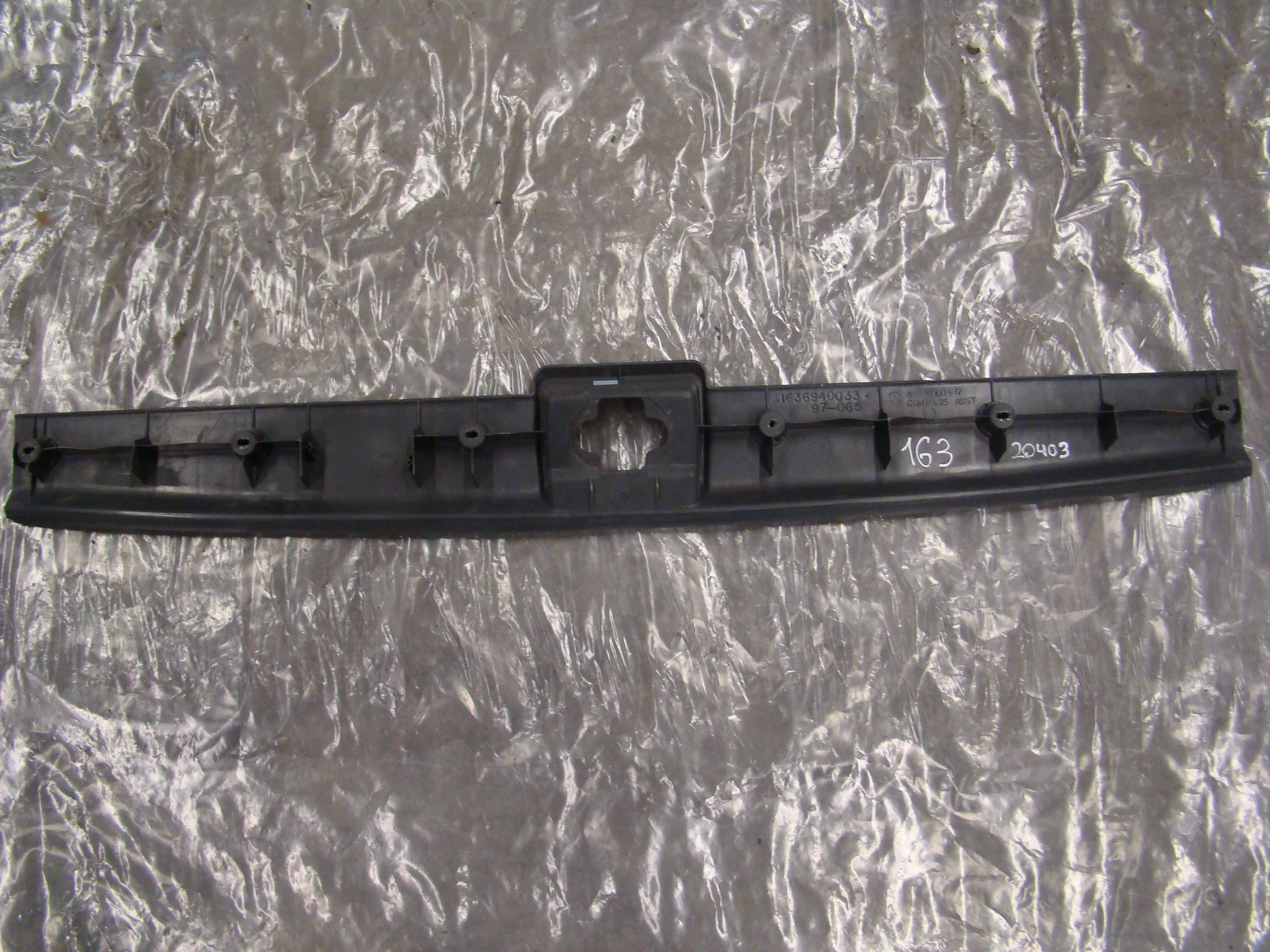 Накладка крышки багажника снизу Mercedes-Benz W163 112 A1636940033 - миниатюра 2