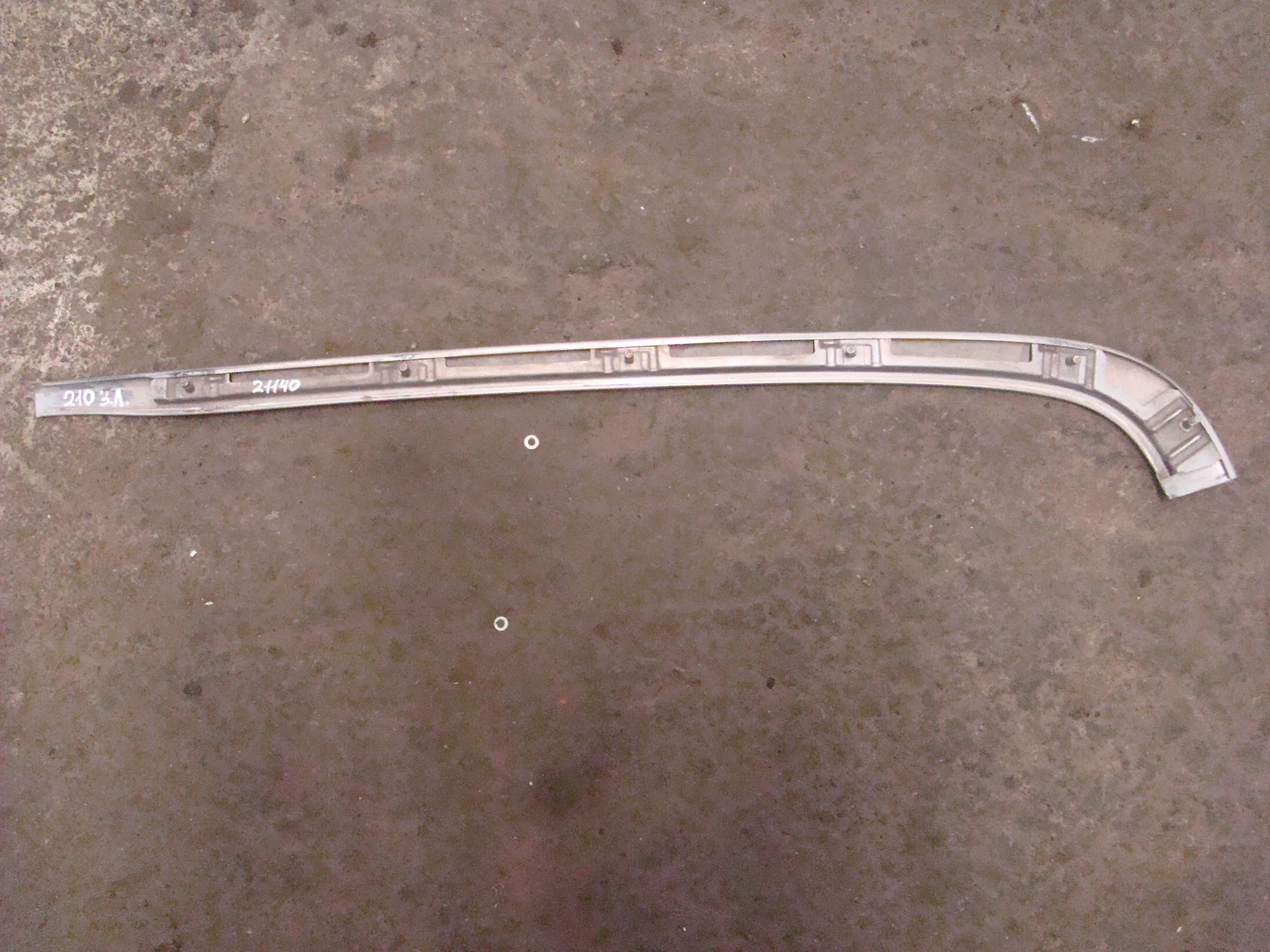 Накладка заднего бампера левая Mercedes-Benz W210 112 A2108800136 - миниатюра 2