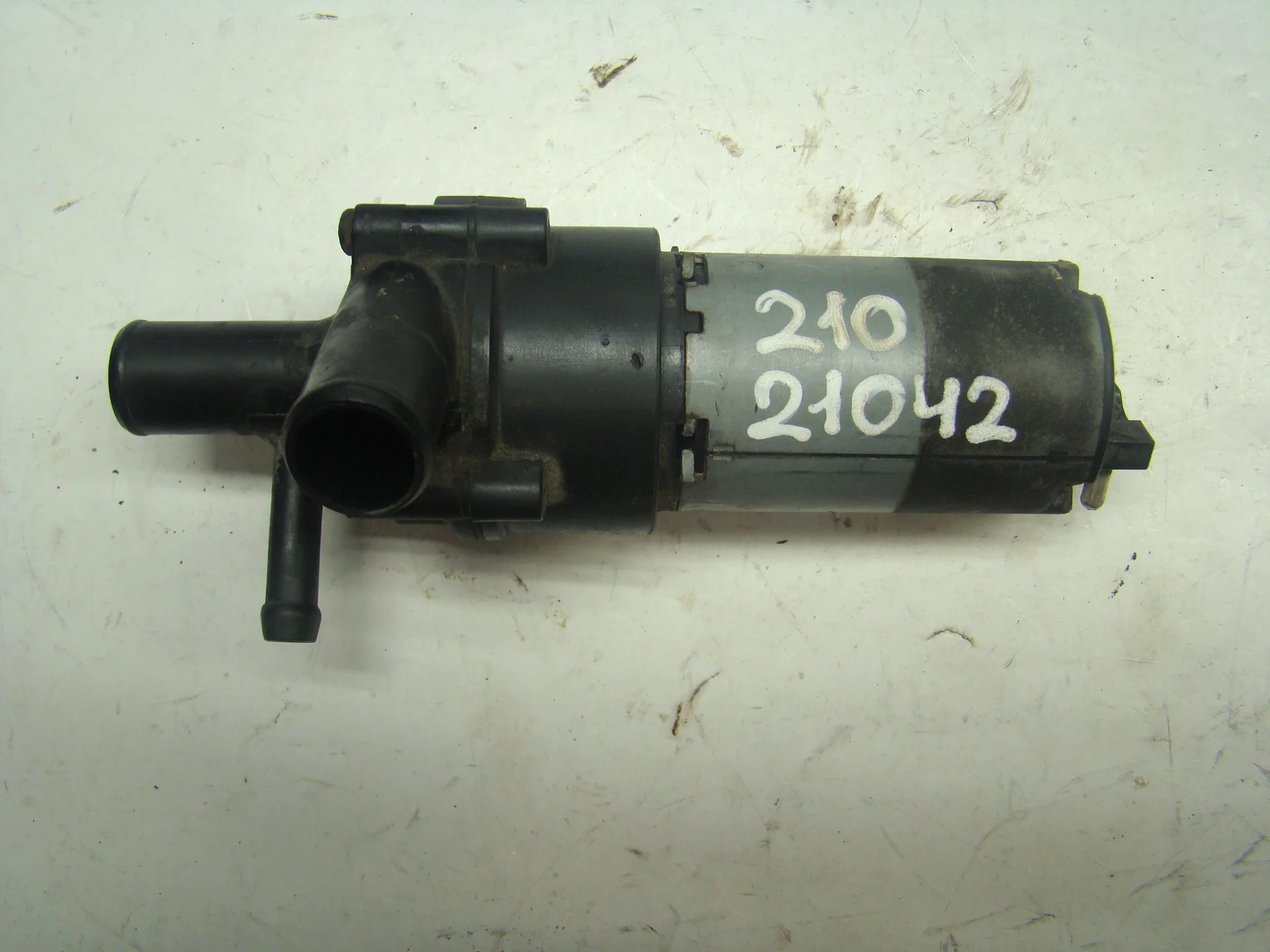 Помпа дополнительной прокачки антифриза Mercedes-Benz W210 112 A0018353564 - изображение 1