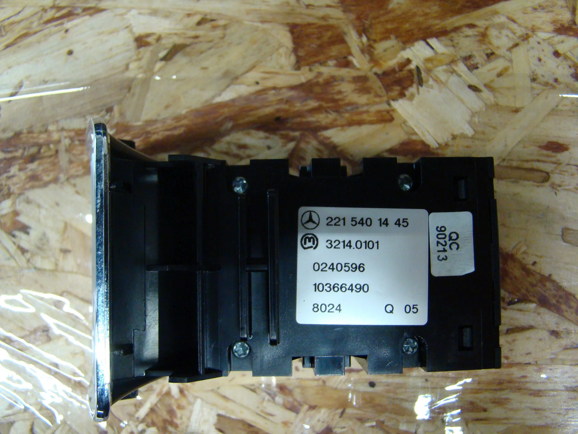 Кнопка ручника Mercedes-Benz W221 А2215401445 - изображение 1