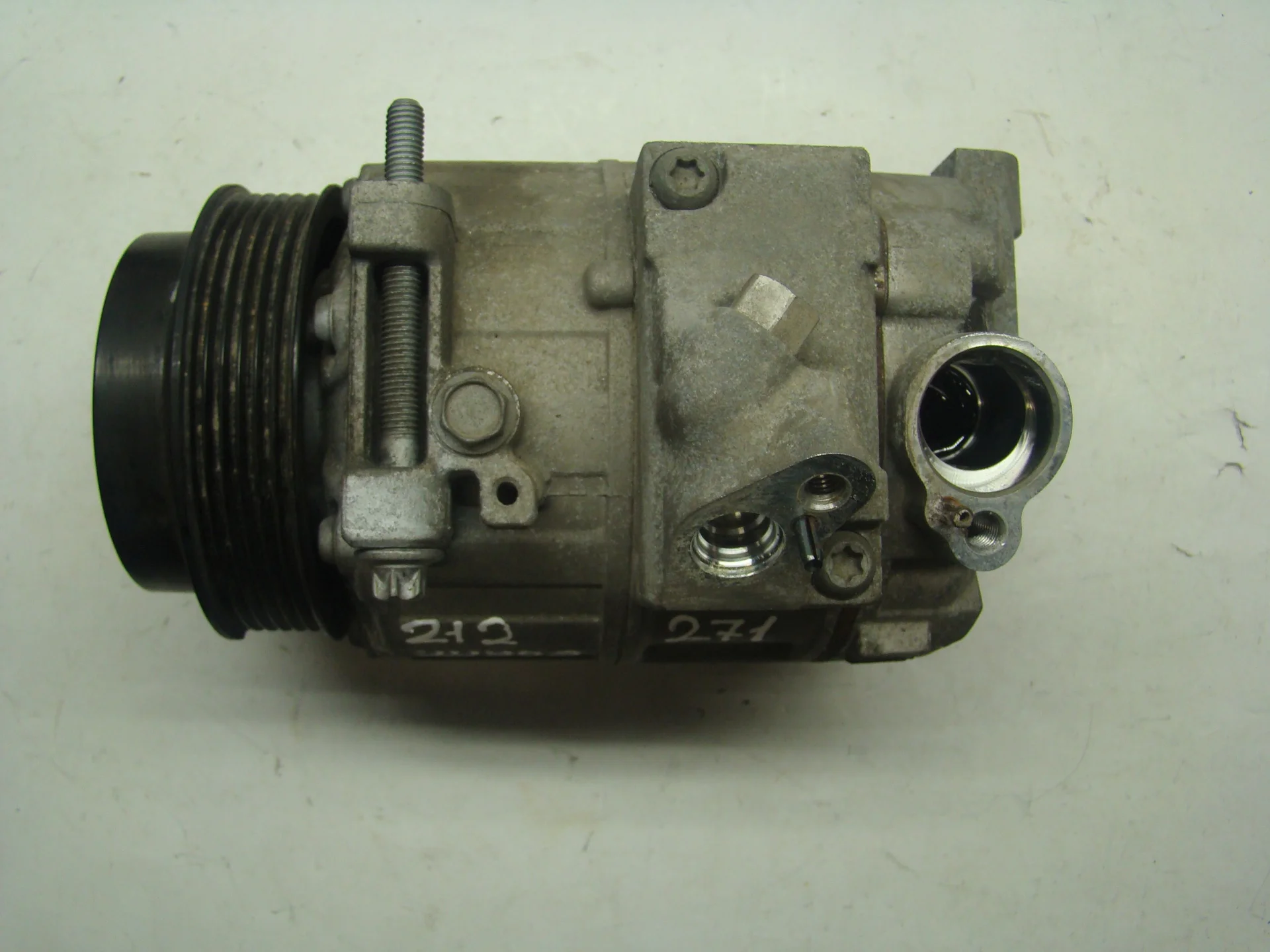 Компрессор кондиционера Mercedes-Benz W212 271 A0022304511 - миниатюра 2