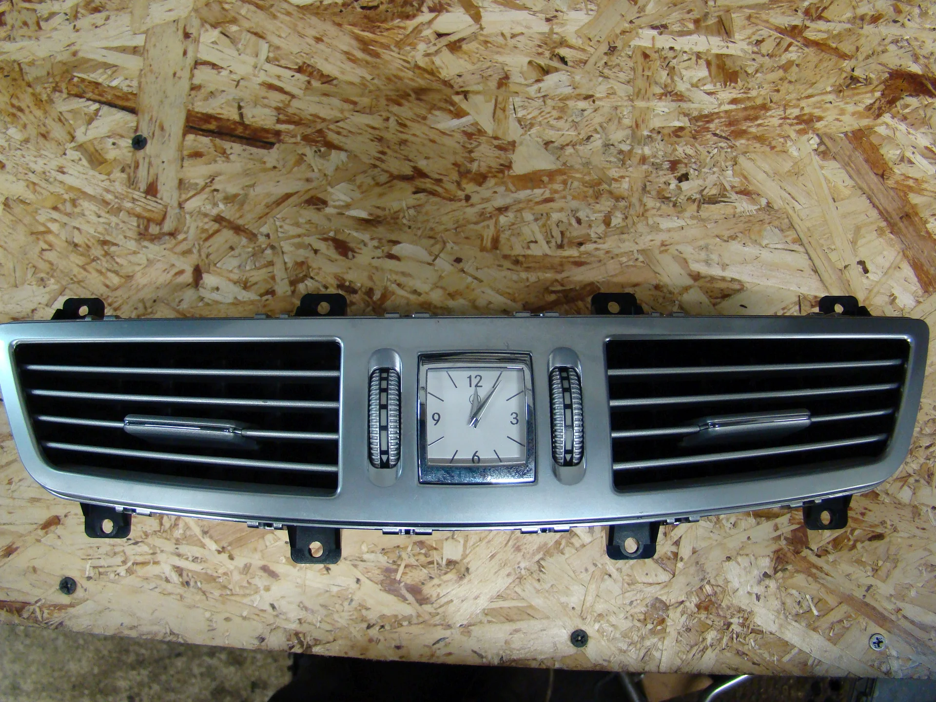 Дефлектор печки центральный Mercedes-Benz W221 A2218300554 - миниатюра 2
