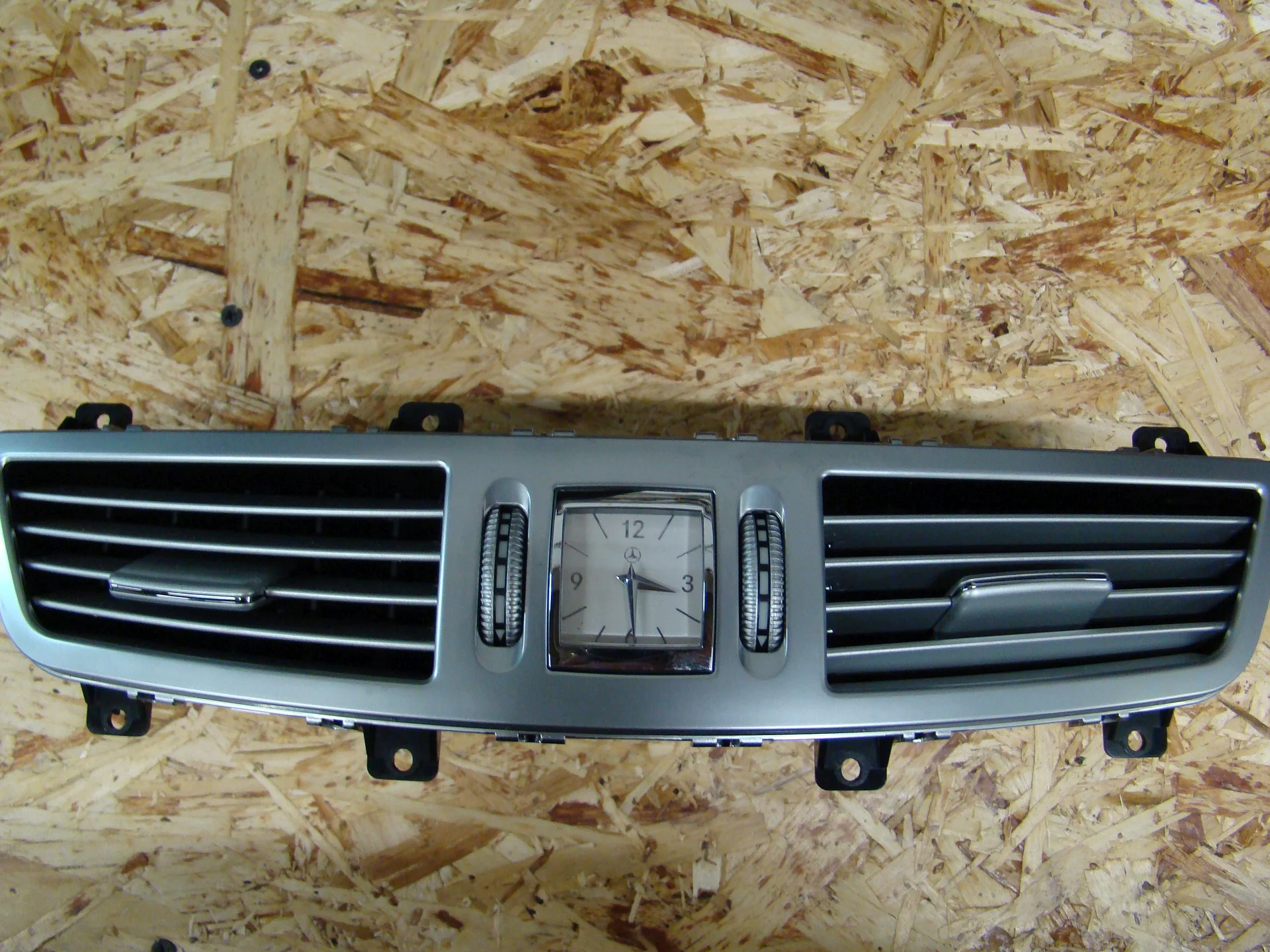 Дефлектор печки центральный Mercedes-Benz W221  A2218300954 - миниатюра 2