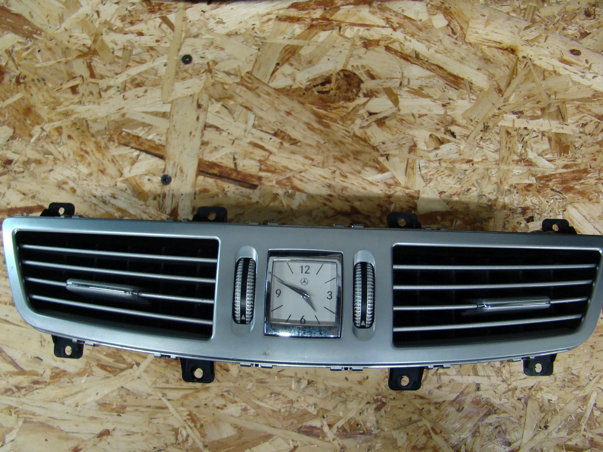 Дефлектор печки центральный Mercedes-Benz W221 A2218300954 - миниатюра 2