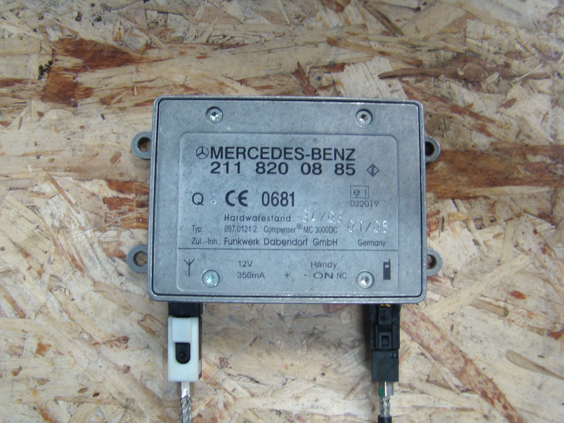 Антенный усилитель Mercedes-Benz W211 A2118200885 - изображение 1