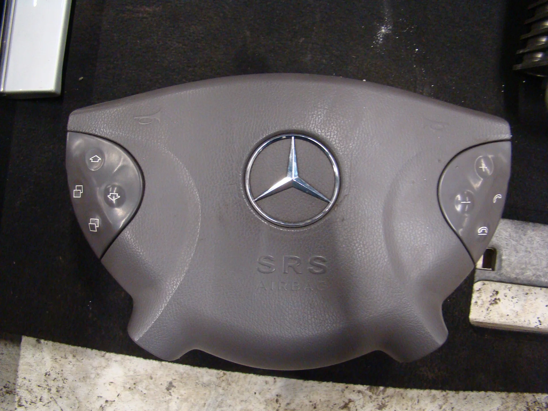 Подушка безопасности в руль Mercedes-Benz W211  А2118601202 - миниатюра 2