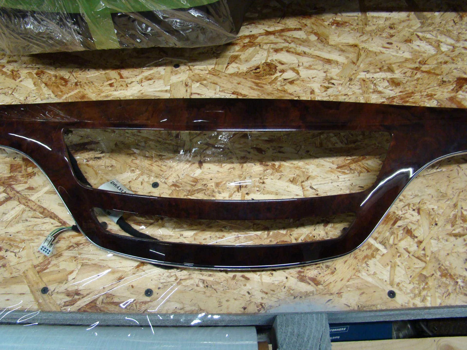 Накладка торпеды Mercedes-Benz W221  A2216800671 - миниатюра 4
