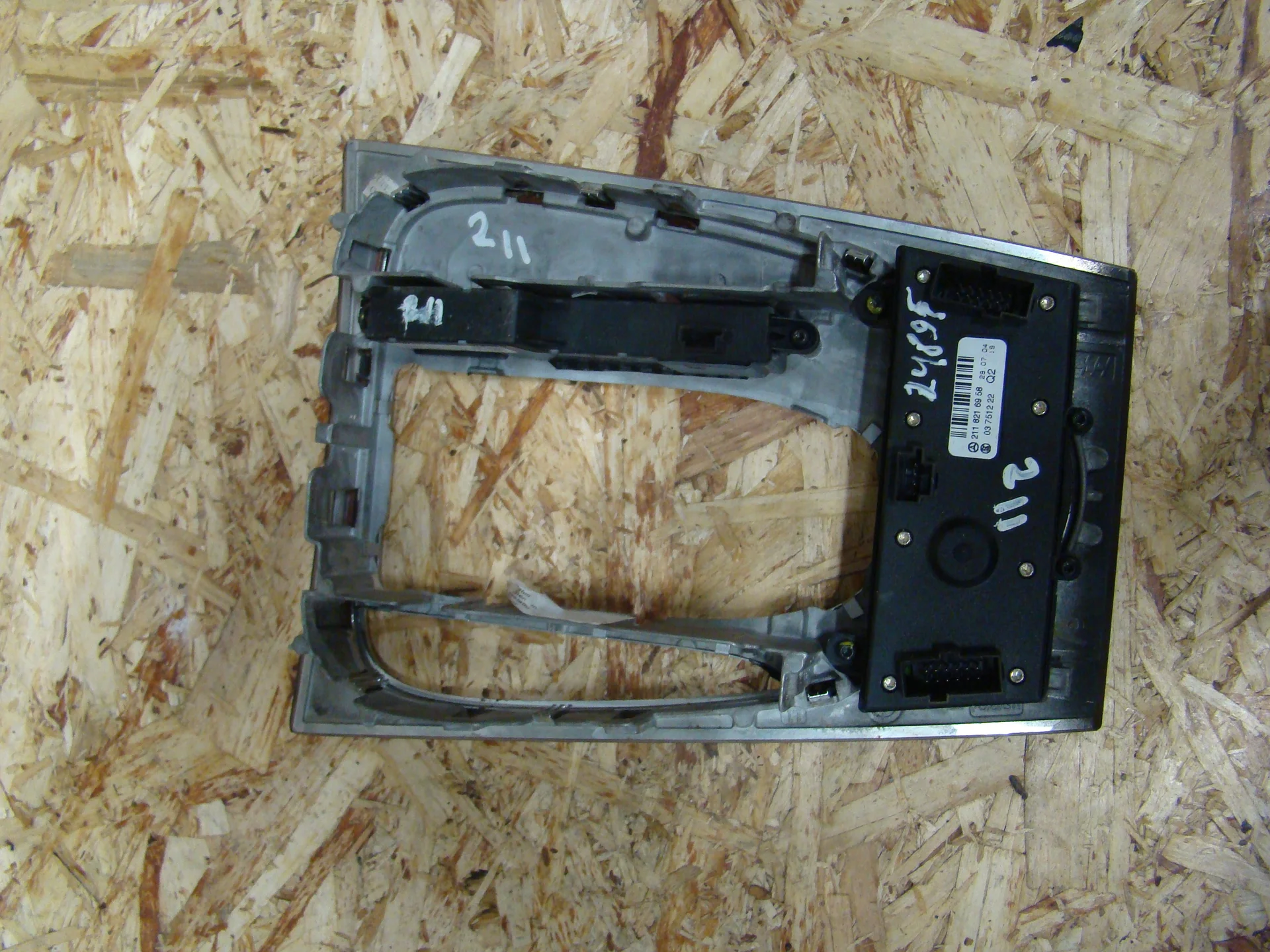 Накладка консоли КПП Mercedes-Benz W211  A2116802436 - миниатюра 2