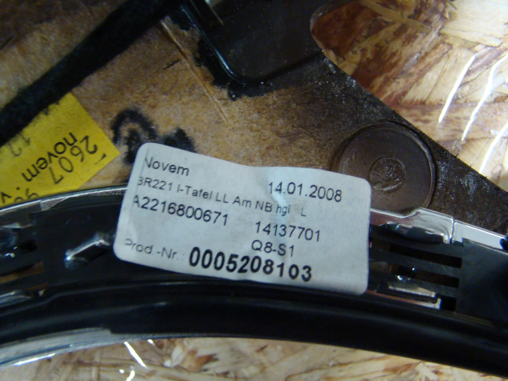 Накладка торпеды Mercedes-Benz W221 A2216800671 - миниатюра 2