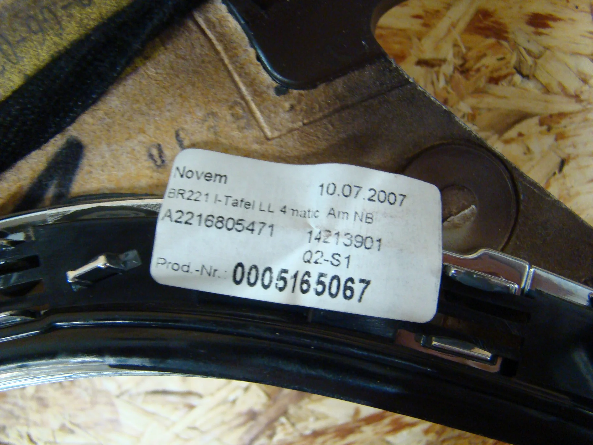 Накладка торпеды Mercedes-Benz W221 A2216800671 - миниатюра 2