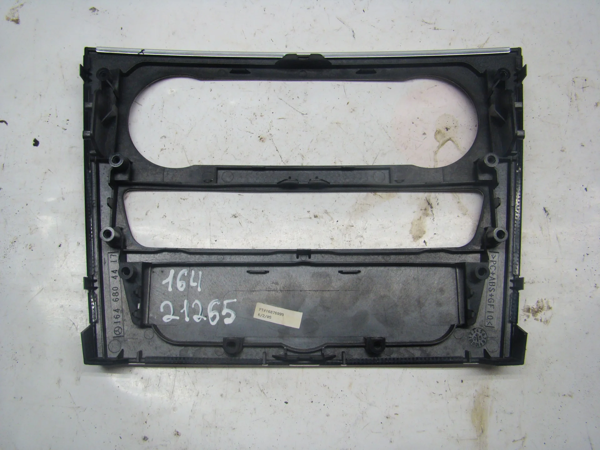 Накладка консоли Mercedes-Benz W164 272 A1646804417 - миниатюра 2