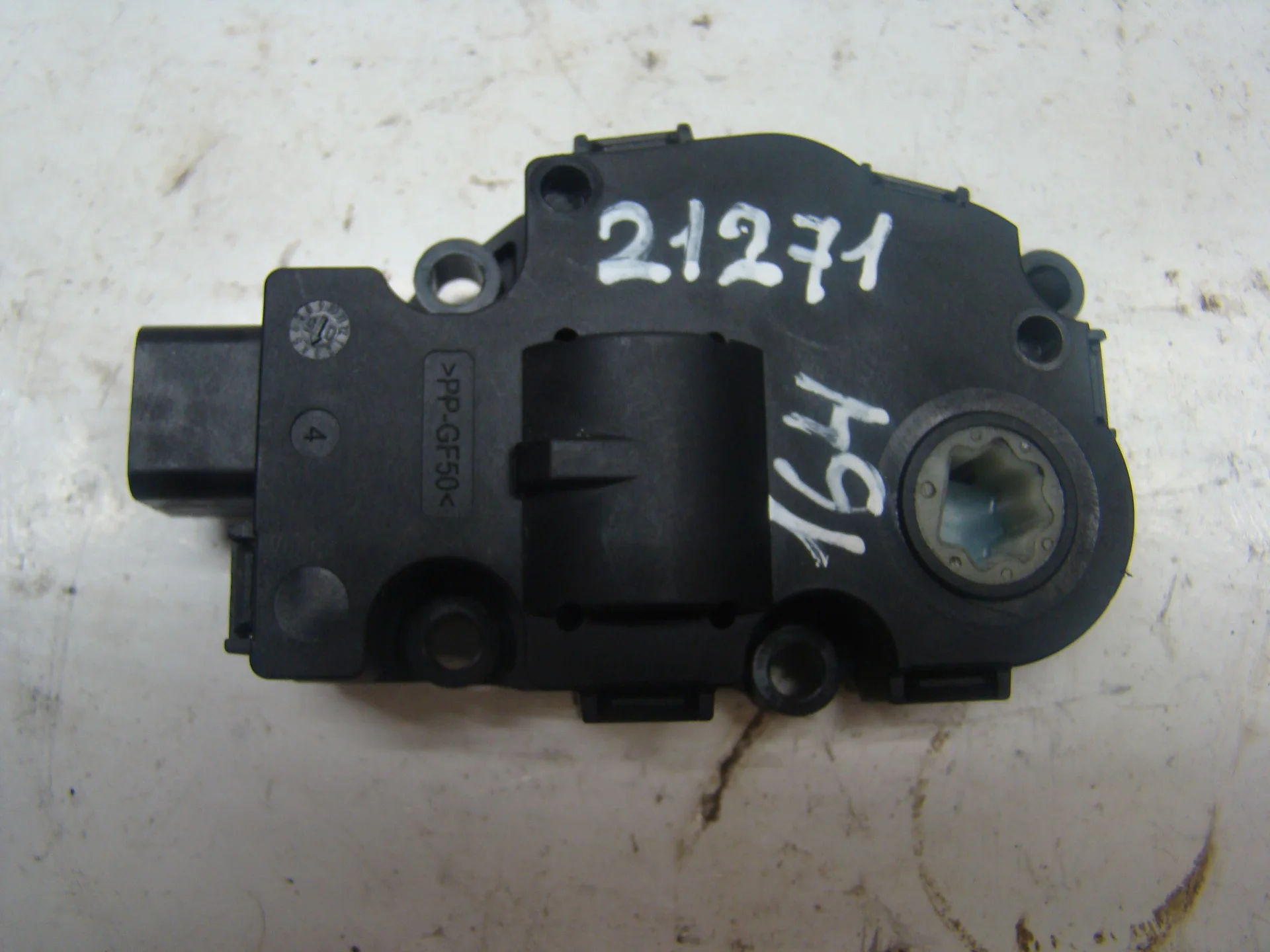 Моторчик заслонки печки Mercedes-Benz W164 272 A1669060008 - изображение 1