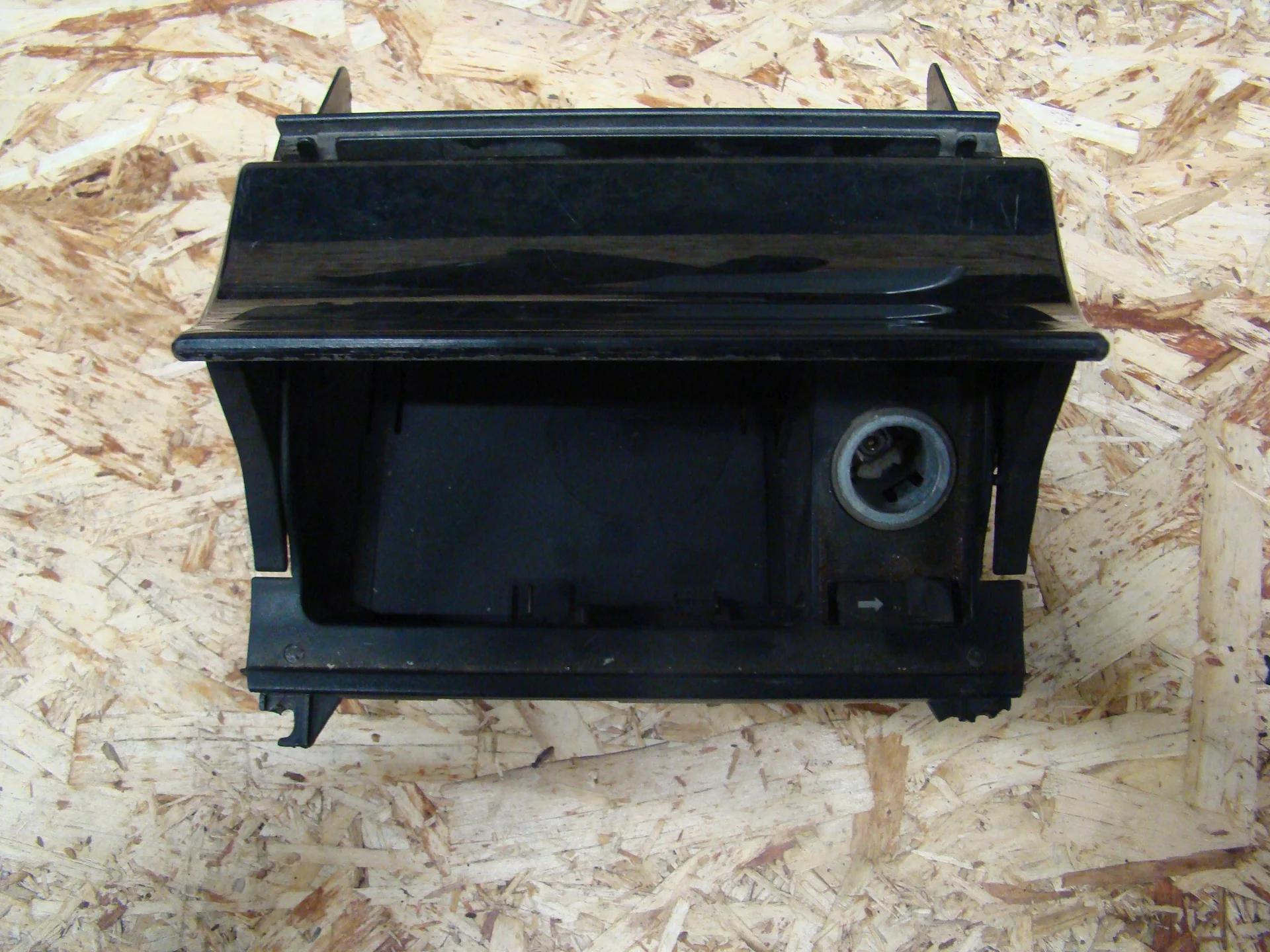Пепельница передняя Mercedes-Benz W210 A2106800252 - изображение 1