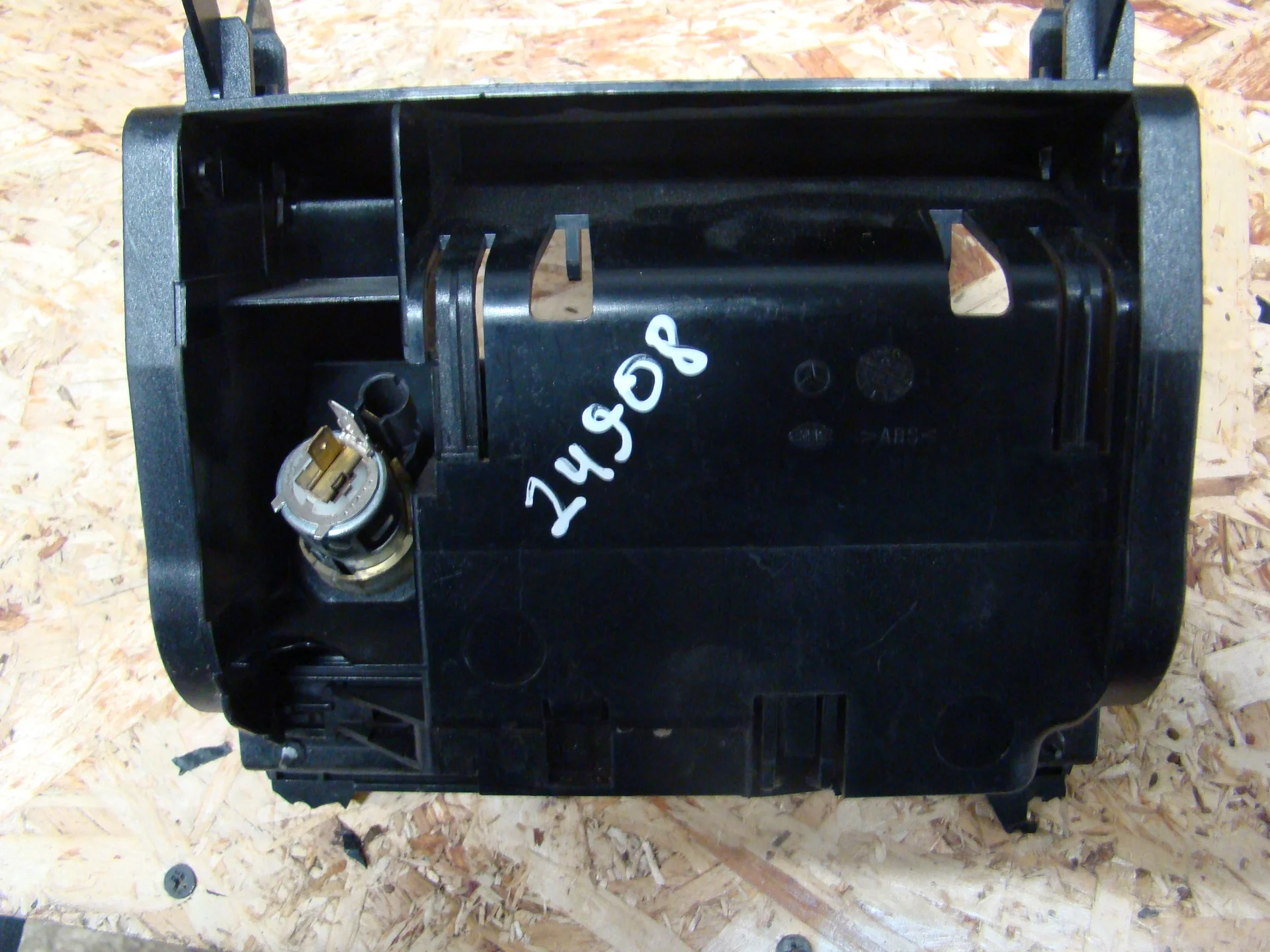 Пепельница передняя Mercedes-Benz W210 A2106800252 - миниатюра 2
