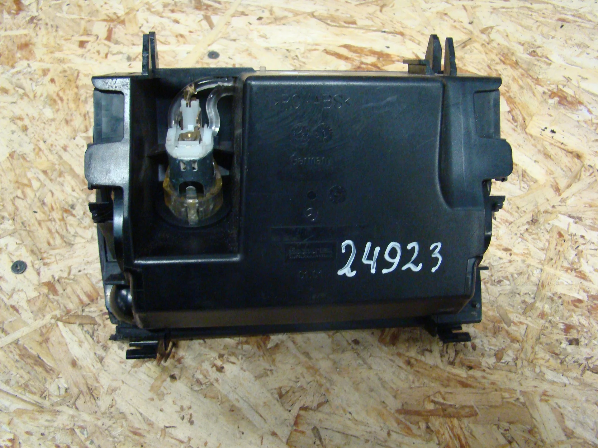 Пепельница передняя Mercedes-Benz W211  А2118100430 - миниатюра 2