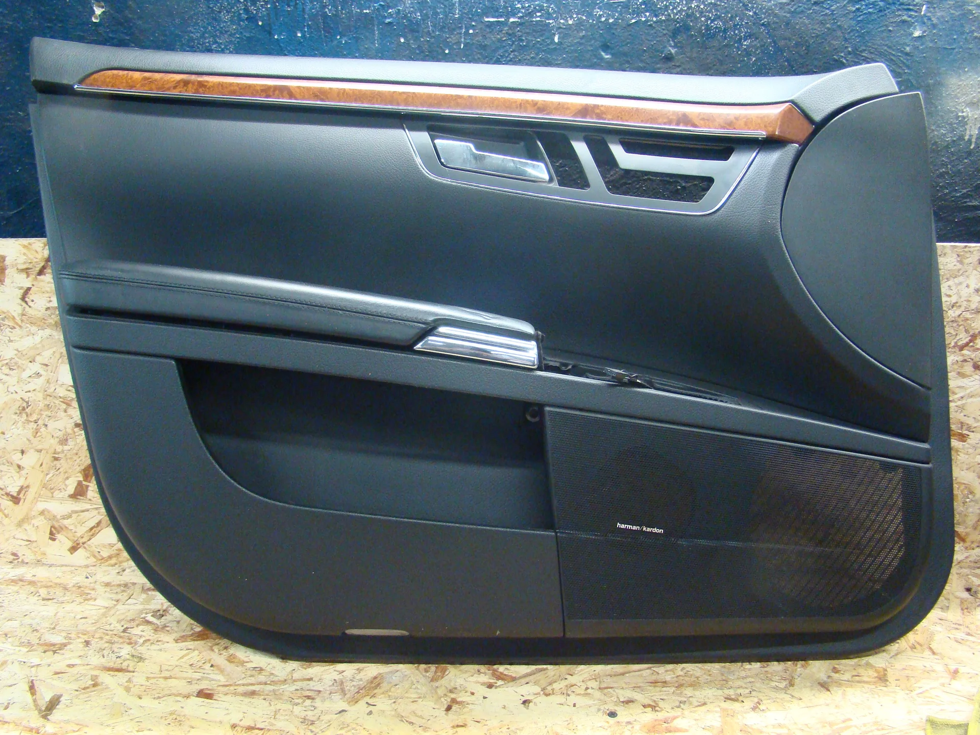 Обшивка двери передней левой Mercedes-Benz W221 A2217201779 - изображение 1
