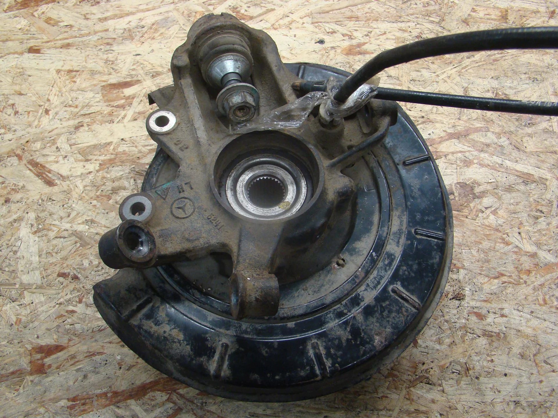 Кулак задний левый Mercedes-Benz W164 A1643501308 - миниатюра 2