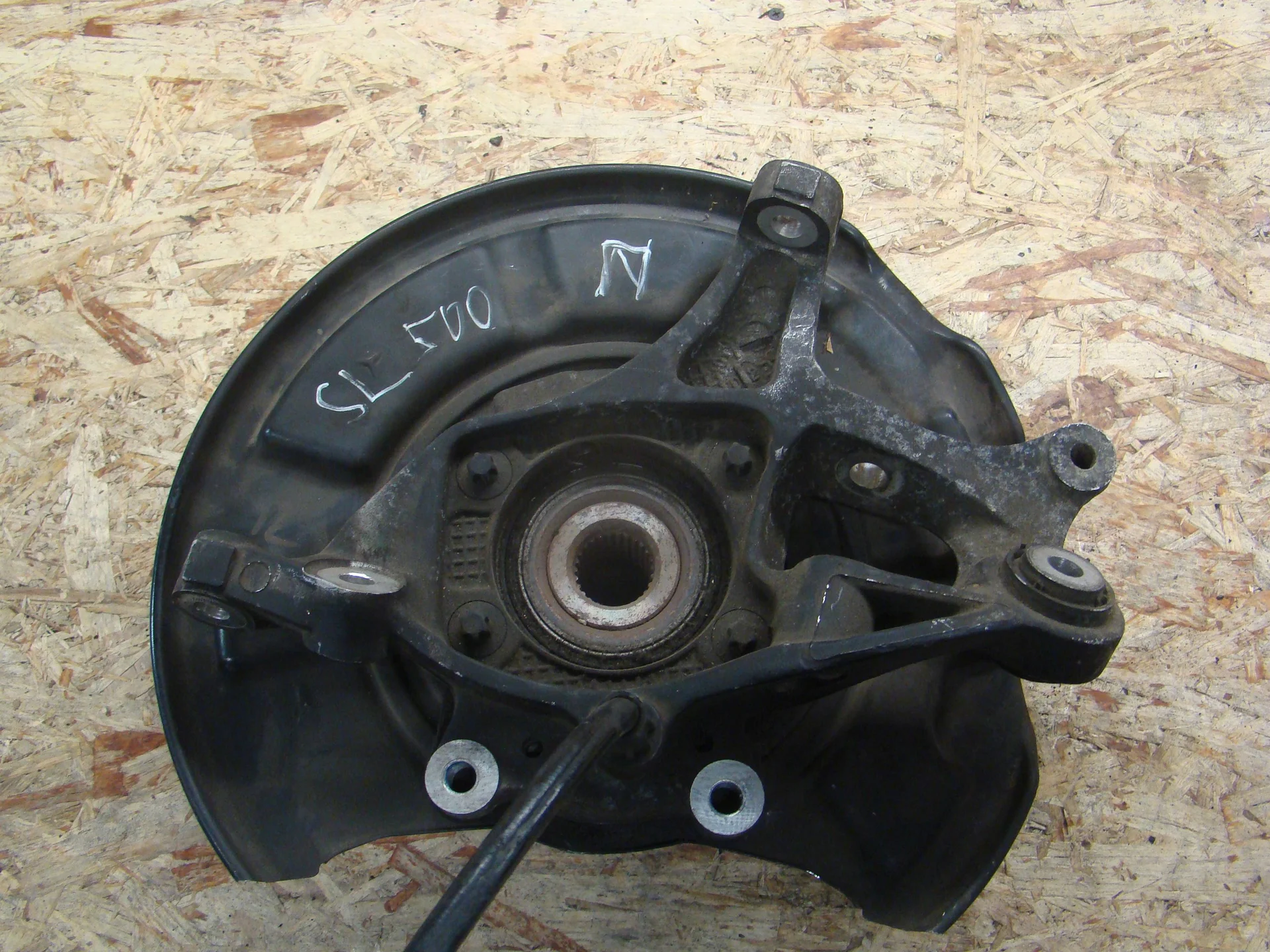 Кулак задний правый Mercedes-Benz R230 A2303508608 - миниатюра 2