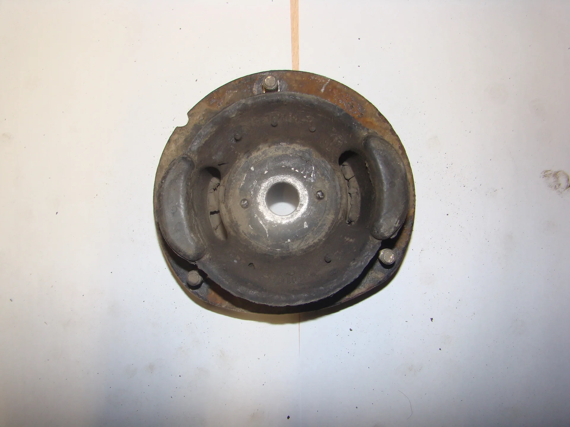 Опора переднего амортизатора  Mercedes-Benz W124 104 A1243201444 - миниатюра 2