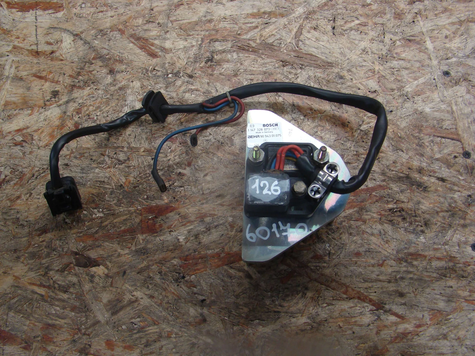 Резистор отопителя Mercedes-Benz C126 A1268205310 - изображение 1