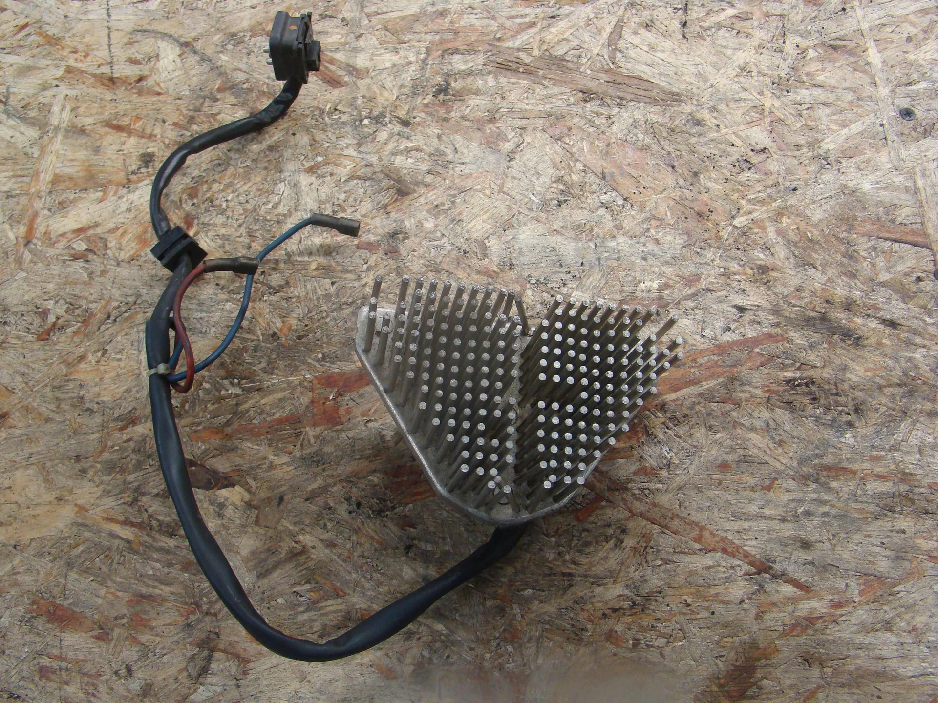 Резистор отопителя Mercedes-Benz C126 A1268205310 - миниатюра 2